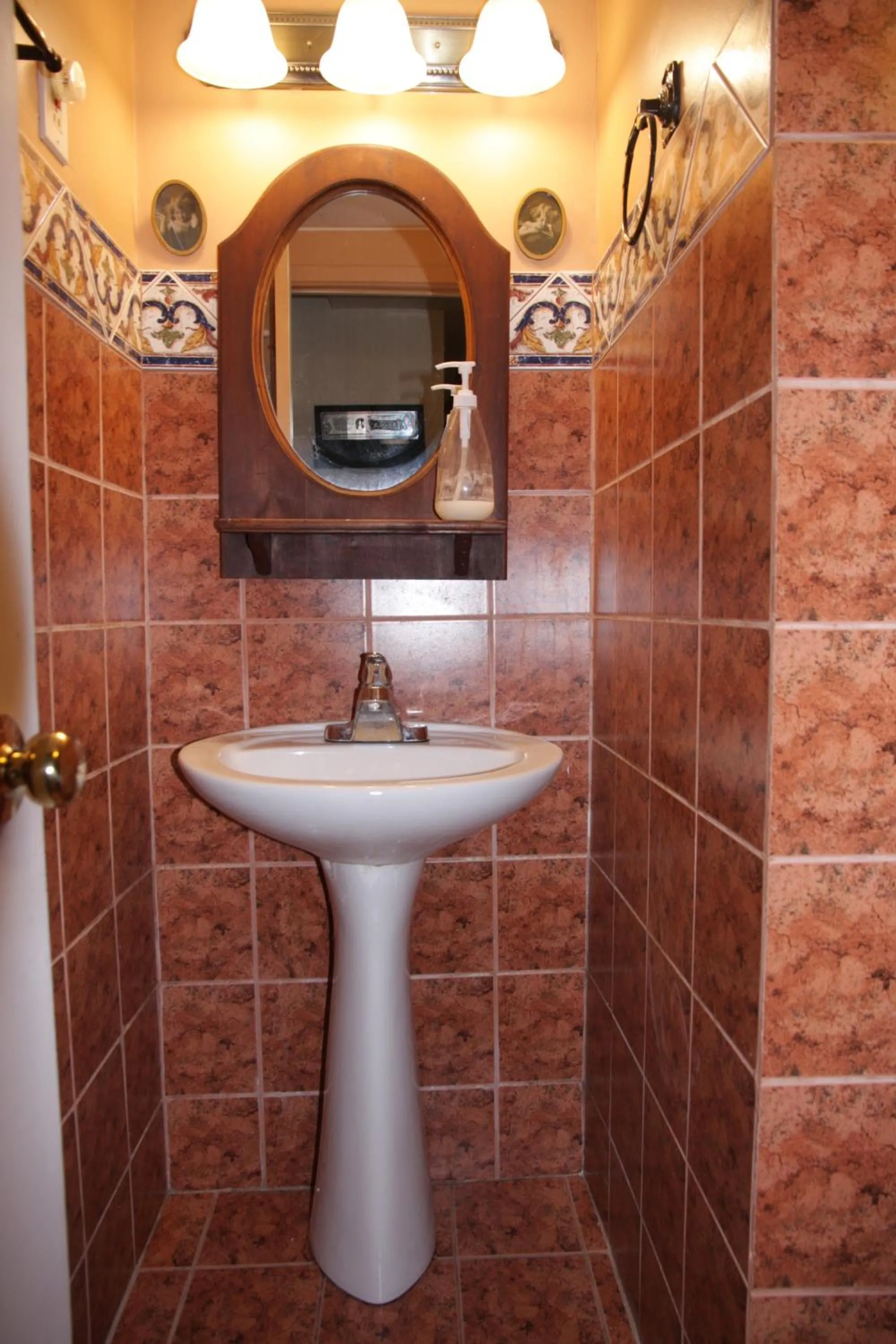 Bathroom in O'Brien House
