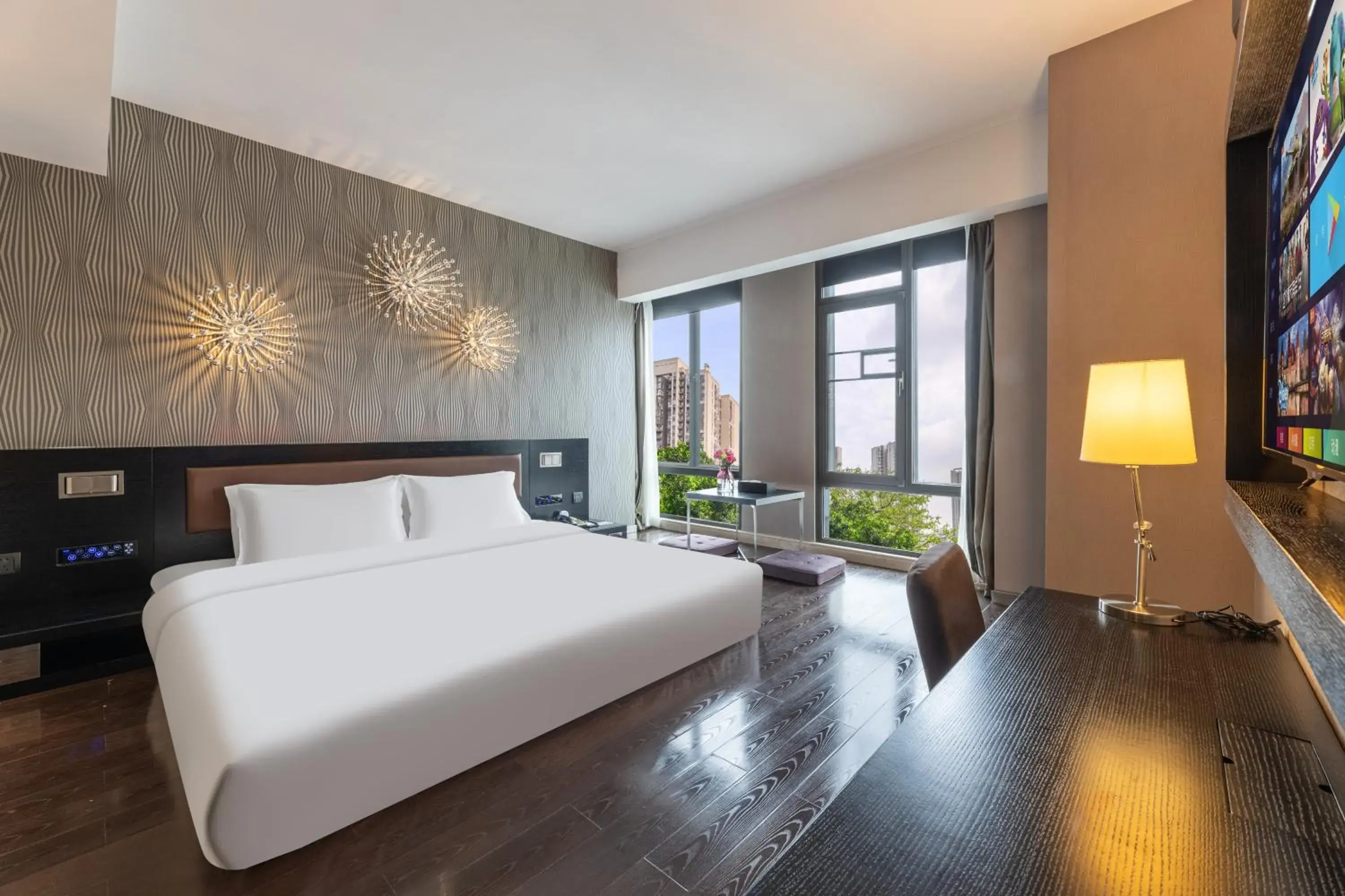 Queen Room with Spa Bath in Guangzhou Baiyun Airport Orange Crystal Hotel Queen Room with Spa Bath in Guangzhou Baiyun Airport Orange Crystal Hotel