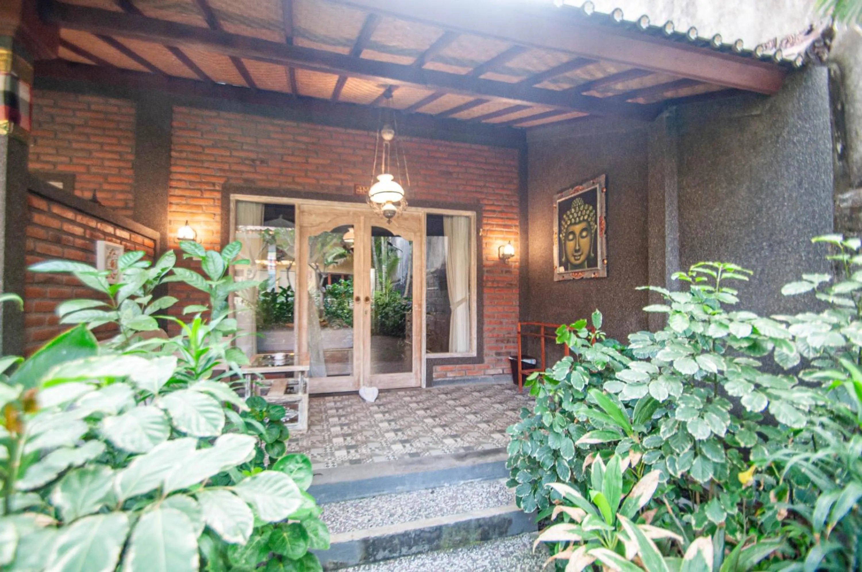 Balcony/Terrace in Rumah Gajah by Kubukubali