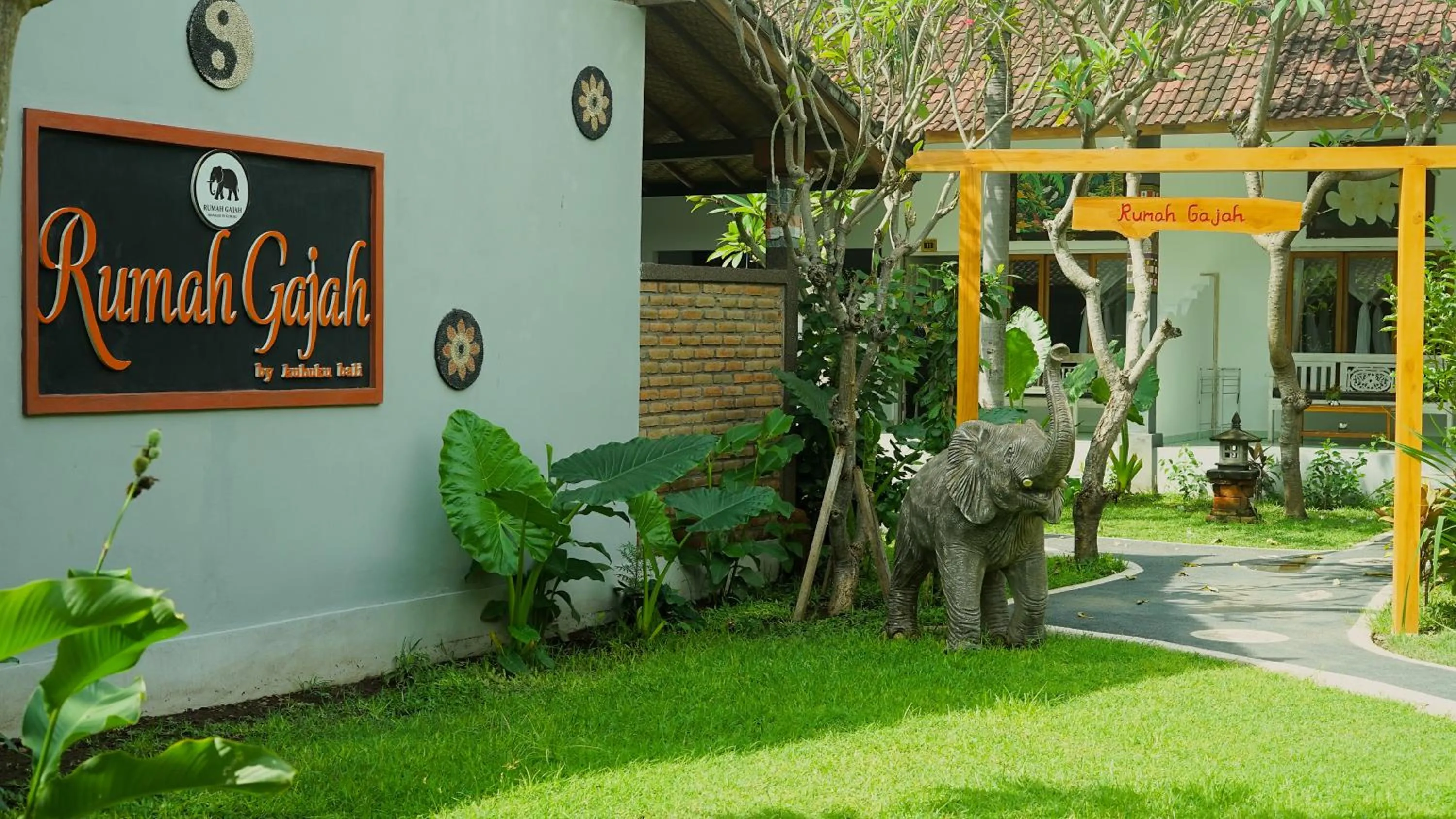 Property building in Rumah Gajah by Kubukubali