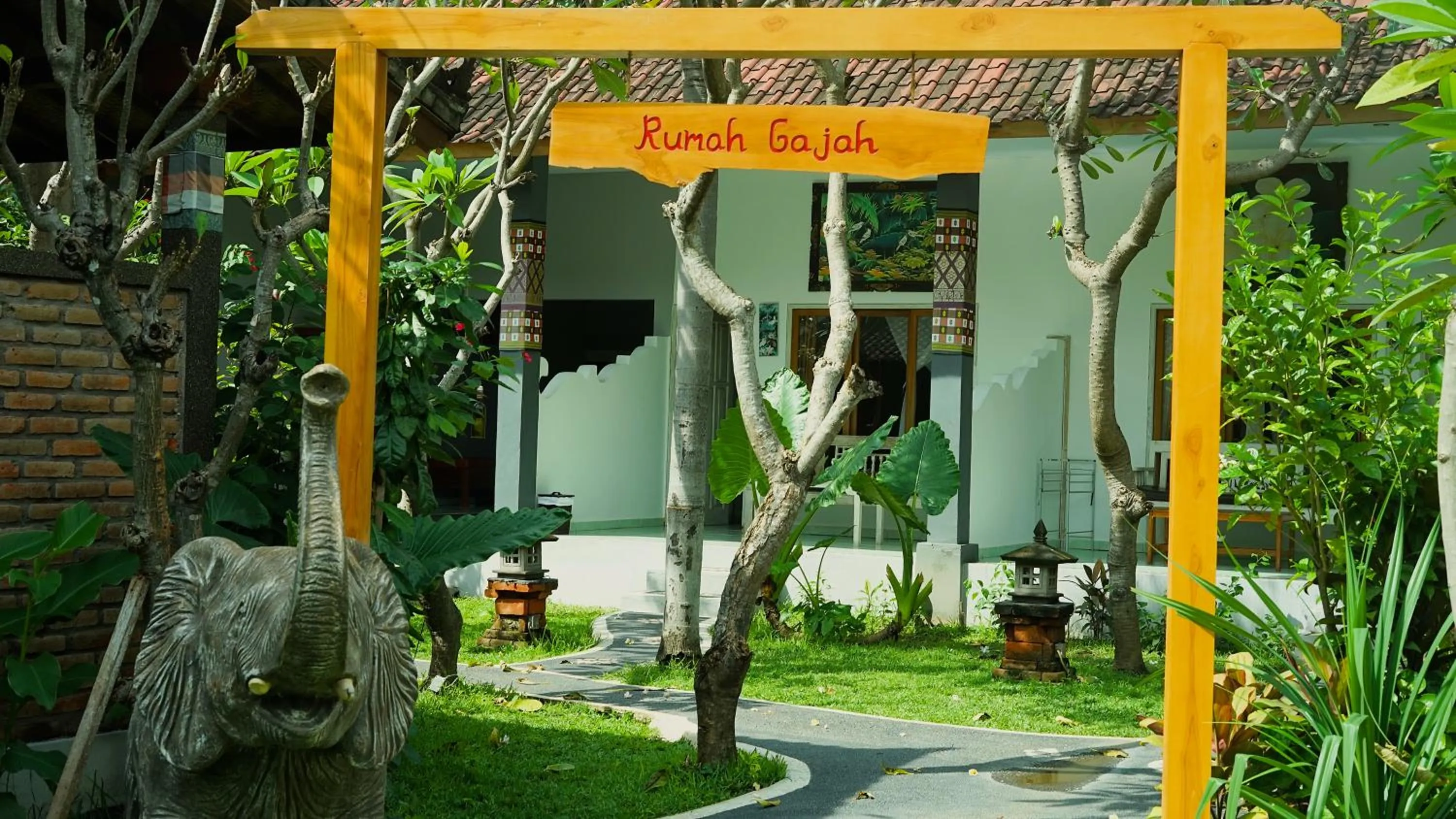 Property building in Rumah Gajah by Kubukubali