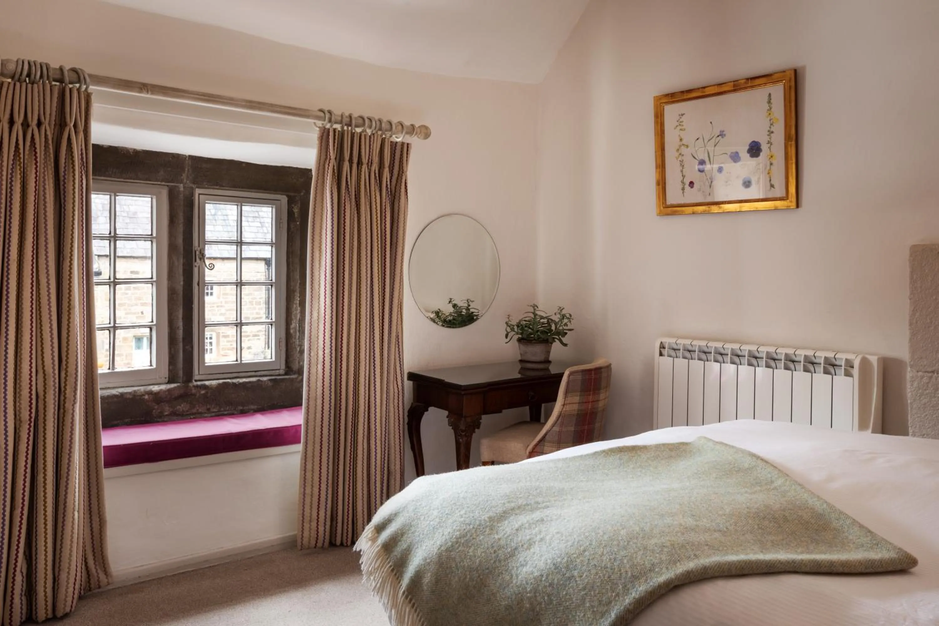 Bedroom, Bed in Devonshire Arms at Beeley - Chatsworth