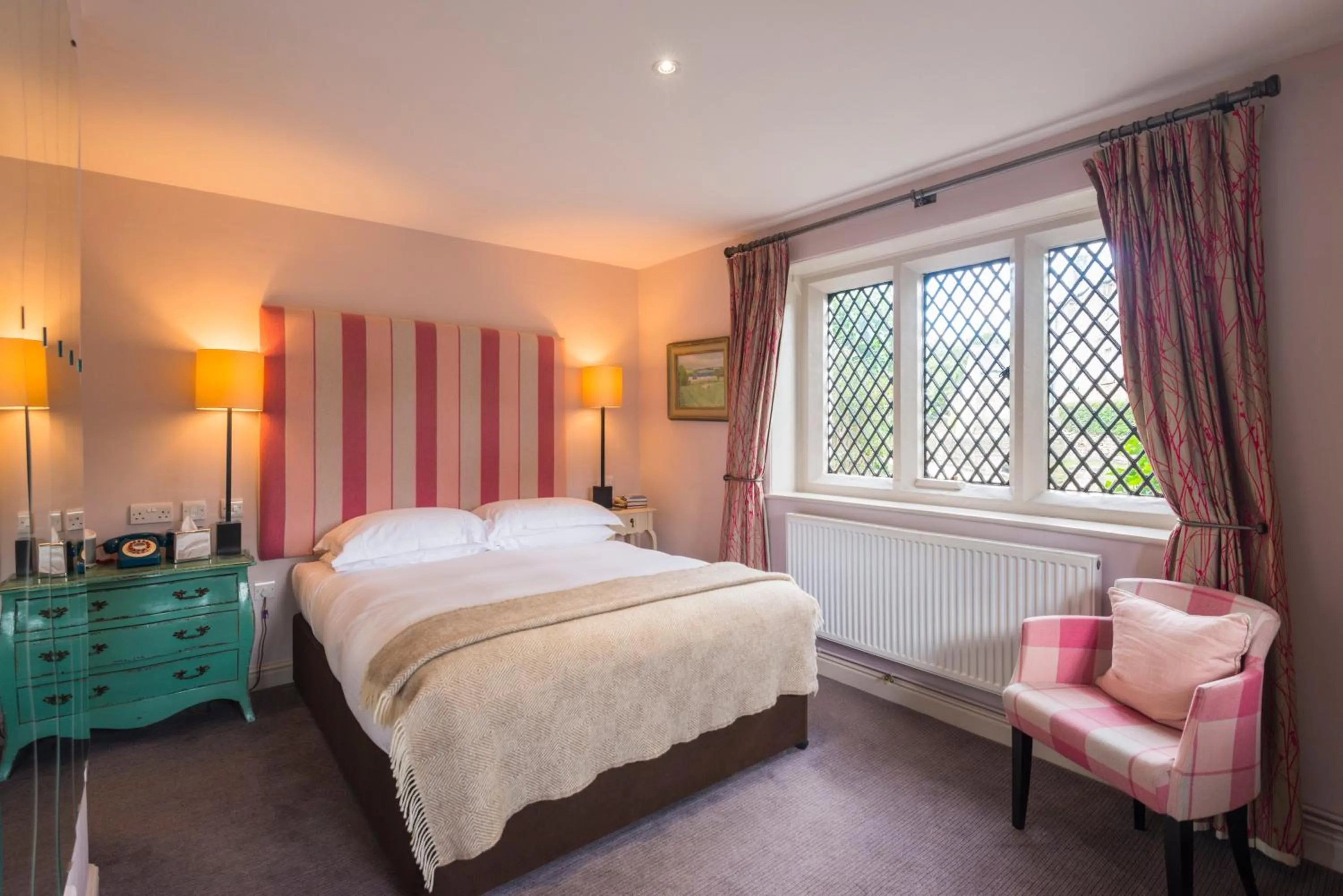 Bed in Devonshire Arms at Beeley - Chatsworth