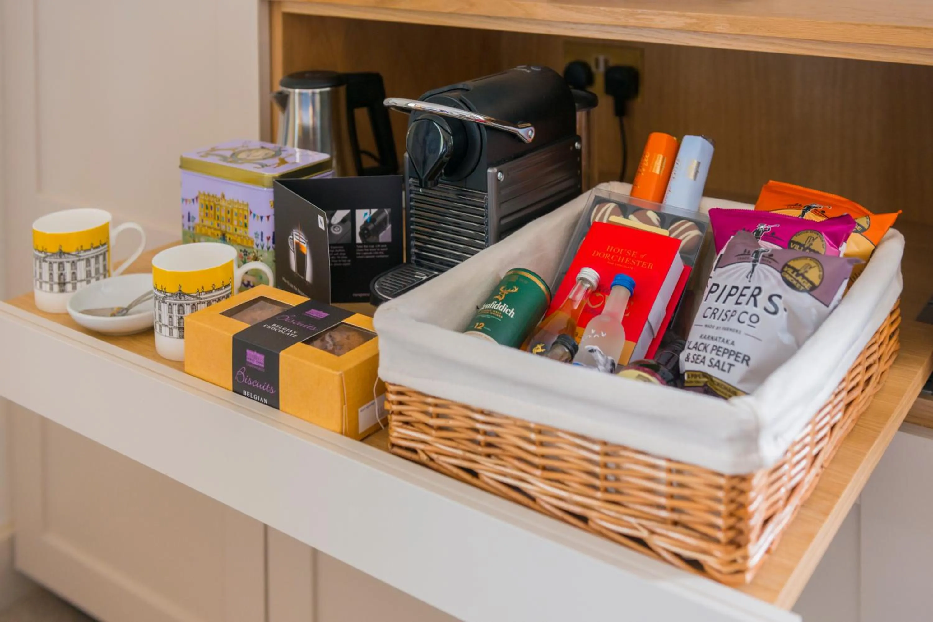 Coffee/tea facilities in Devonshire Arms at Beeley - Chatsworth