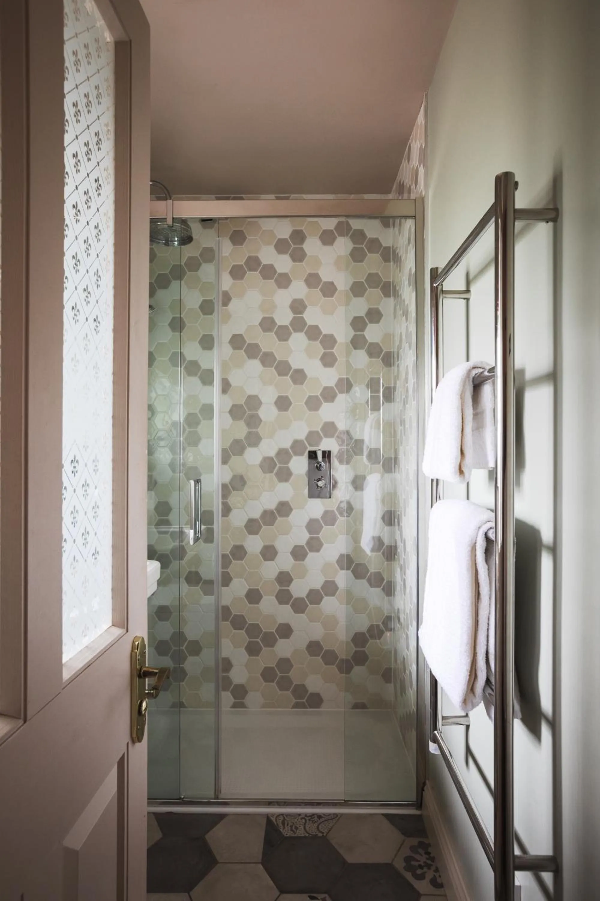 Shower in Devonshire Arms at Beeley - Chatsworth