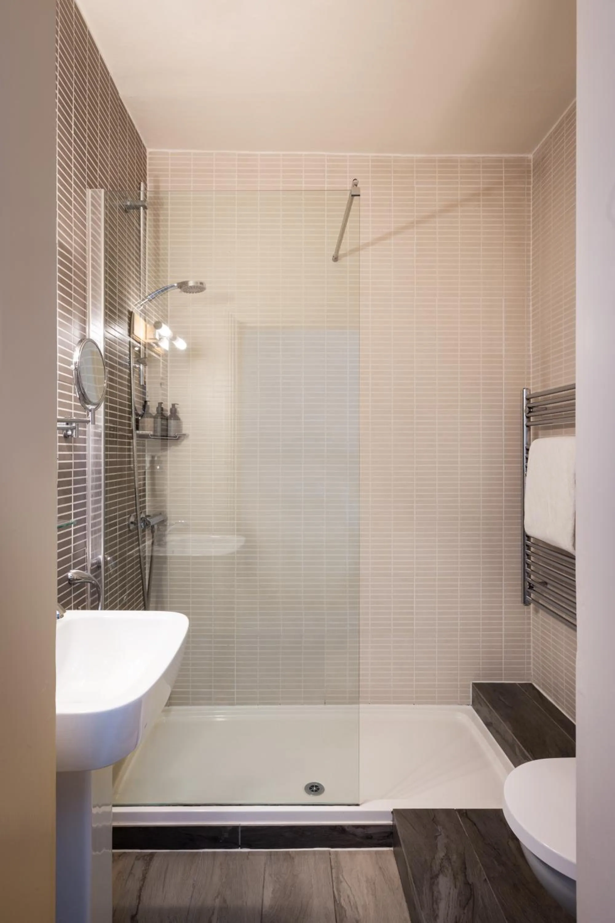 Bathroom in Devonshire Arms at Beeley - Chatsworth