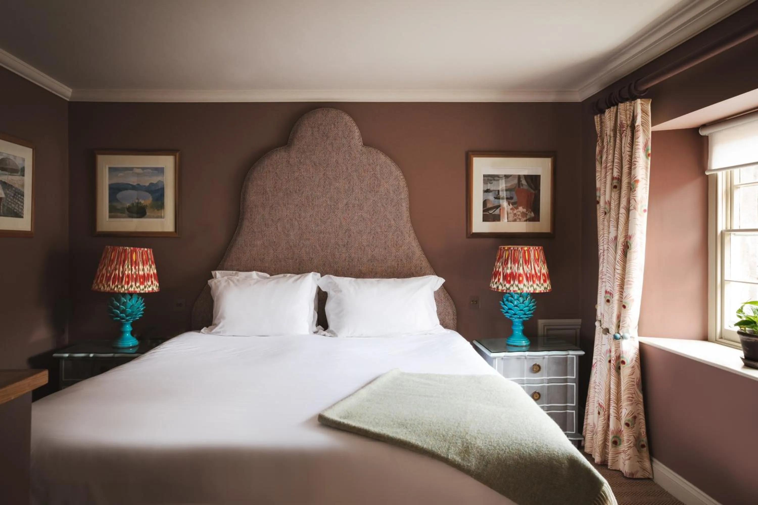 Bedroom, Bed in Devonshire Arms at Beeley - Chatsworth