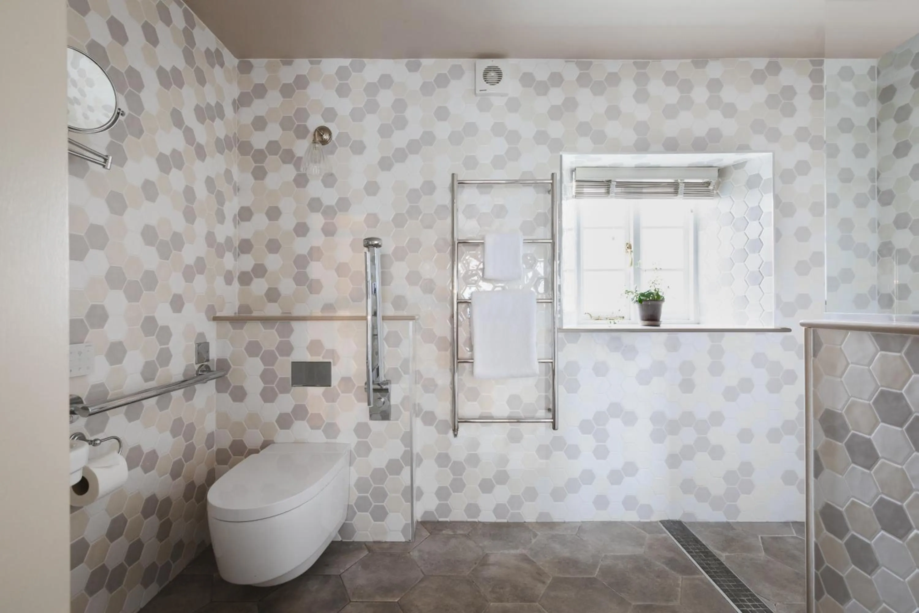 Bathroom in Devonshire Arms at Beeley - Chatsworth