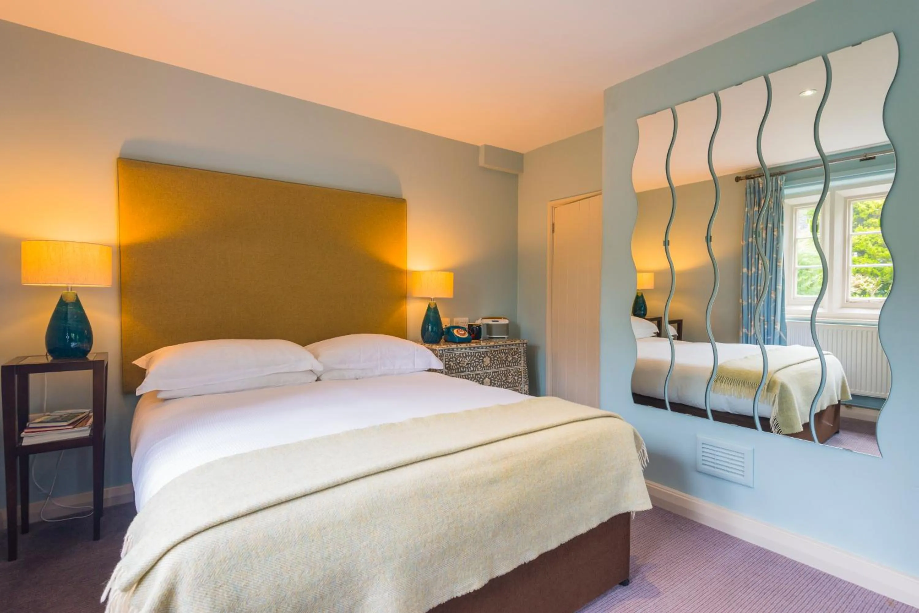 Bedroom, Bed in Devonshire Arms at Beeley - Chatsworth