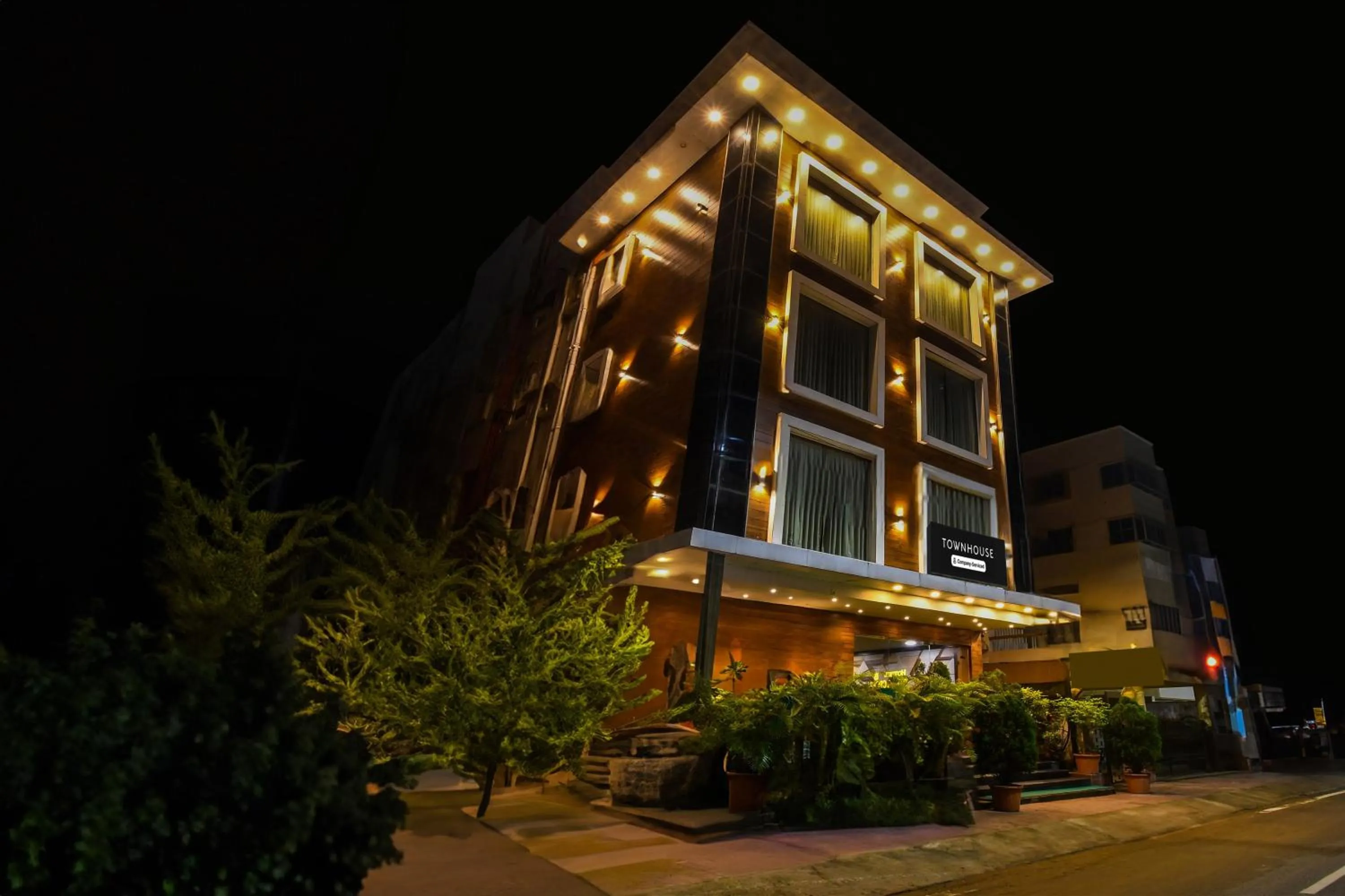 Facade/entrance in Super Townhouse Near Marine Drive