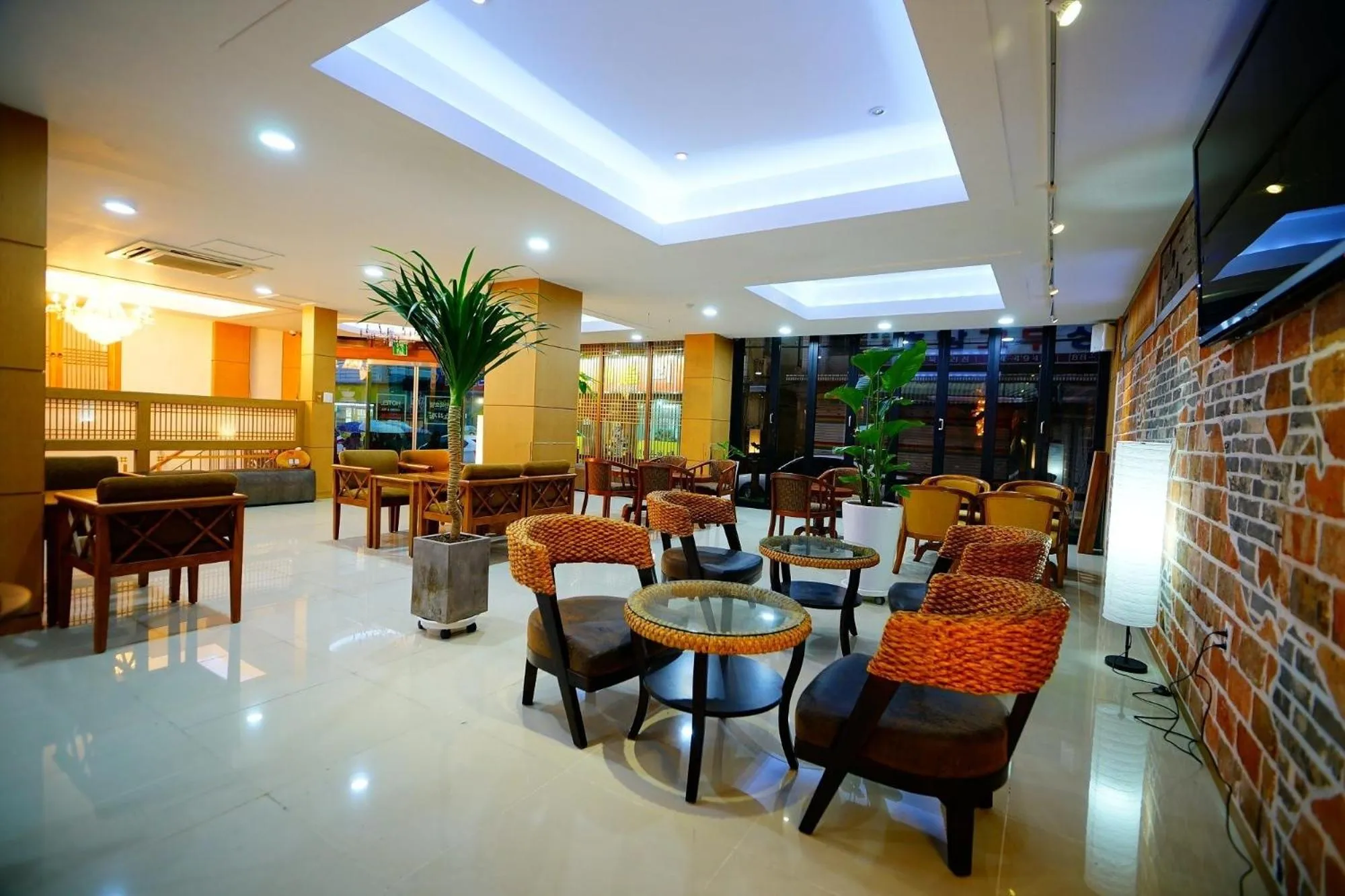 Jeonju Hanok Village Gamyeongru Hanok Hotel