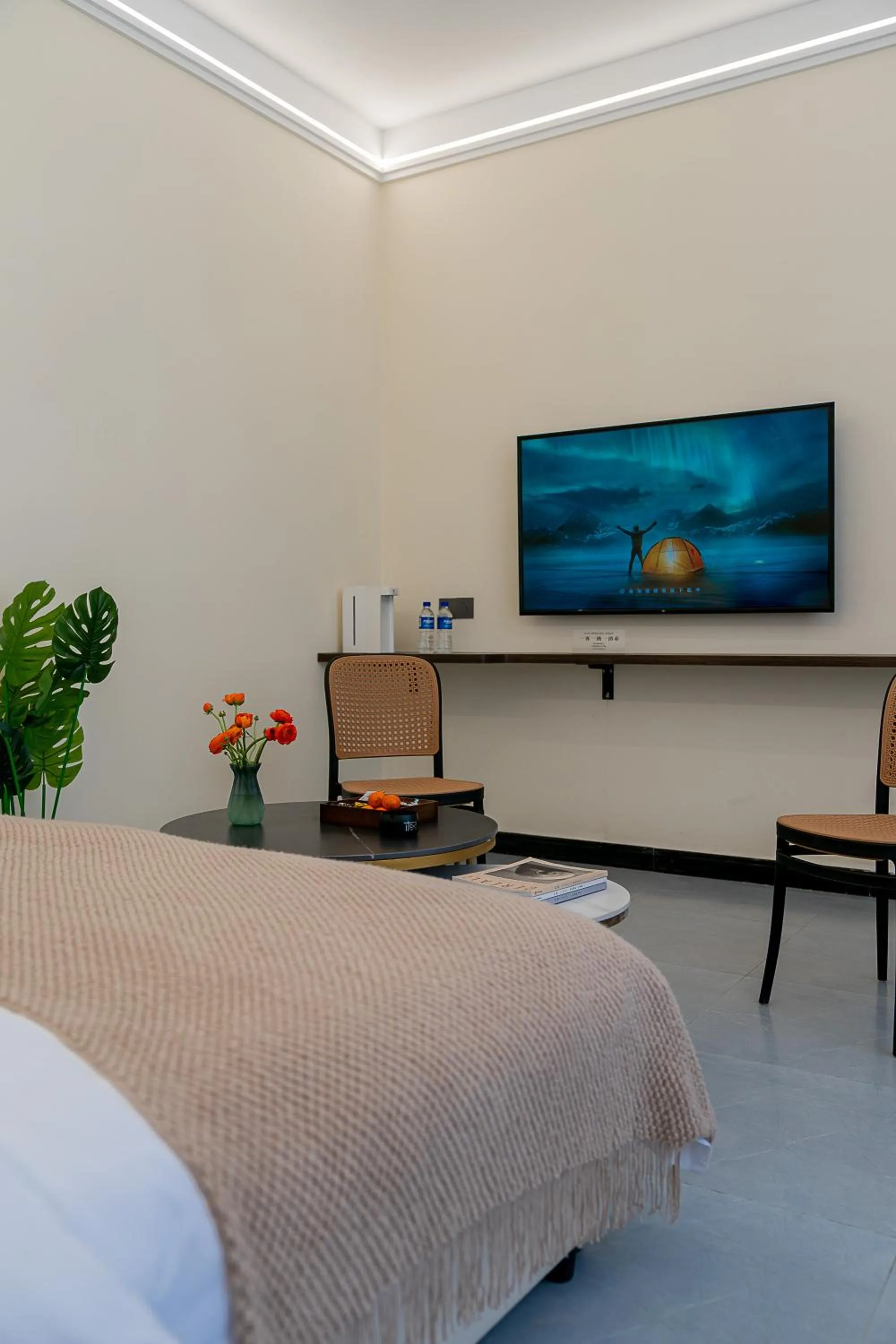 TV and multimedia, Bed in Wuyi Whispering Maple