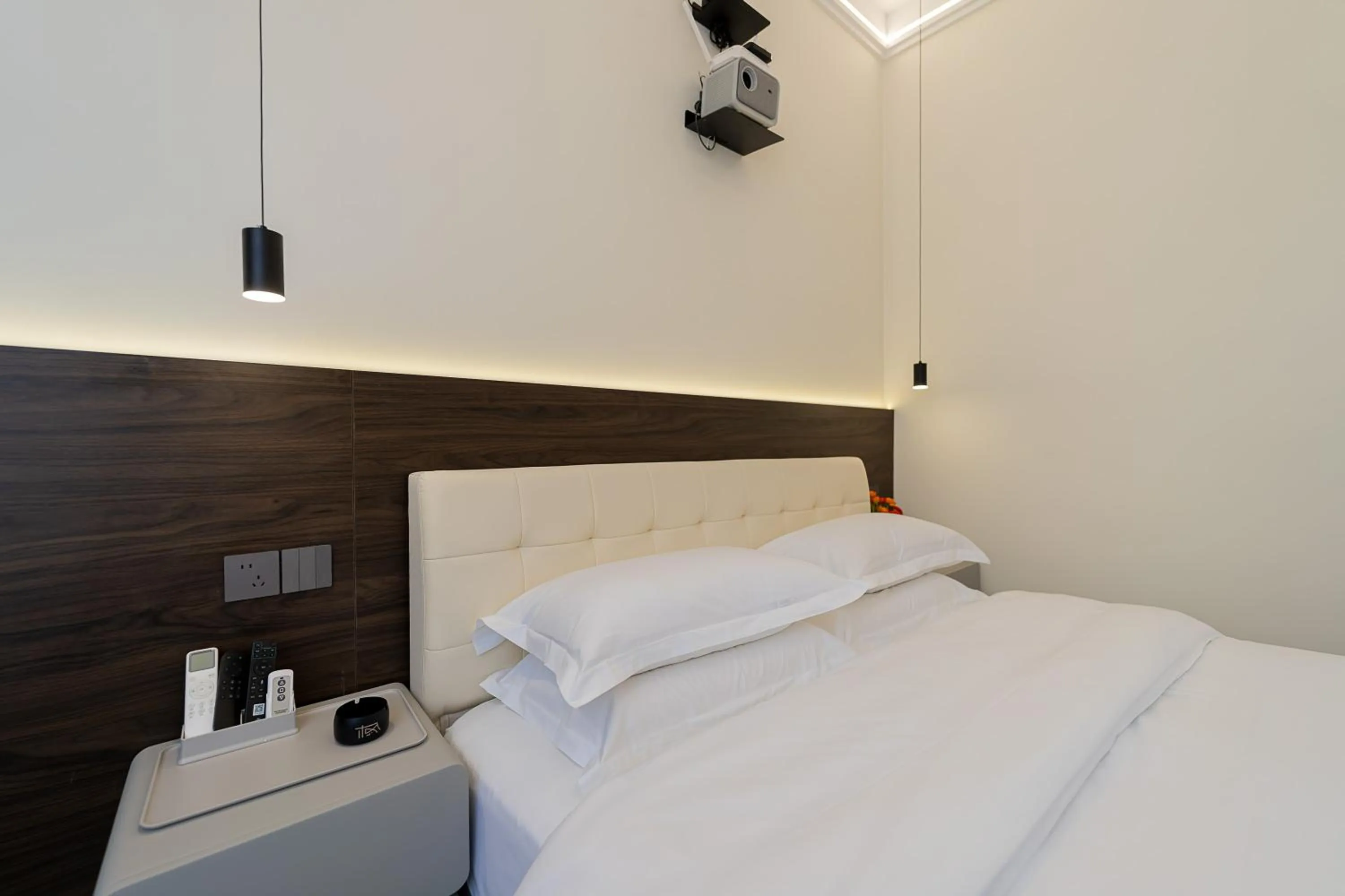 Bed in Wuyi Whispering Maple