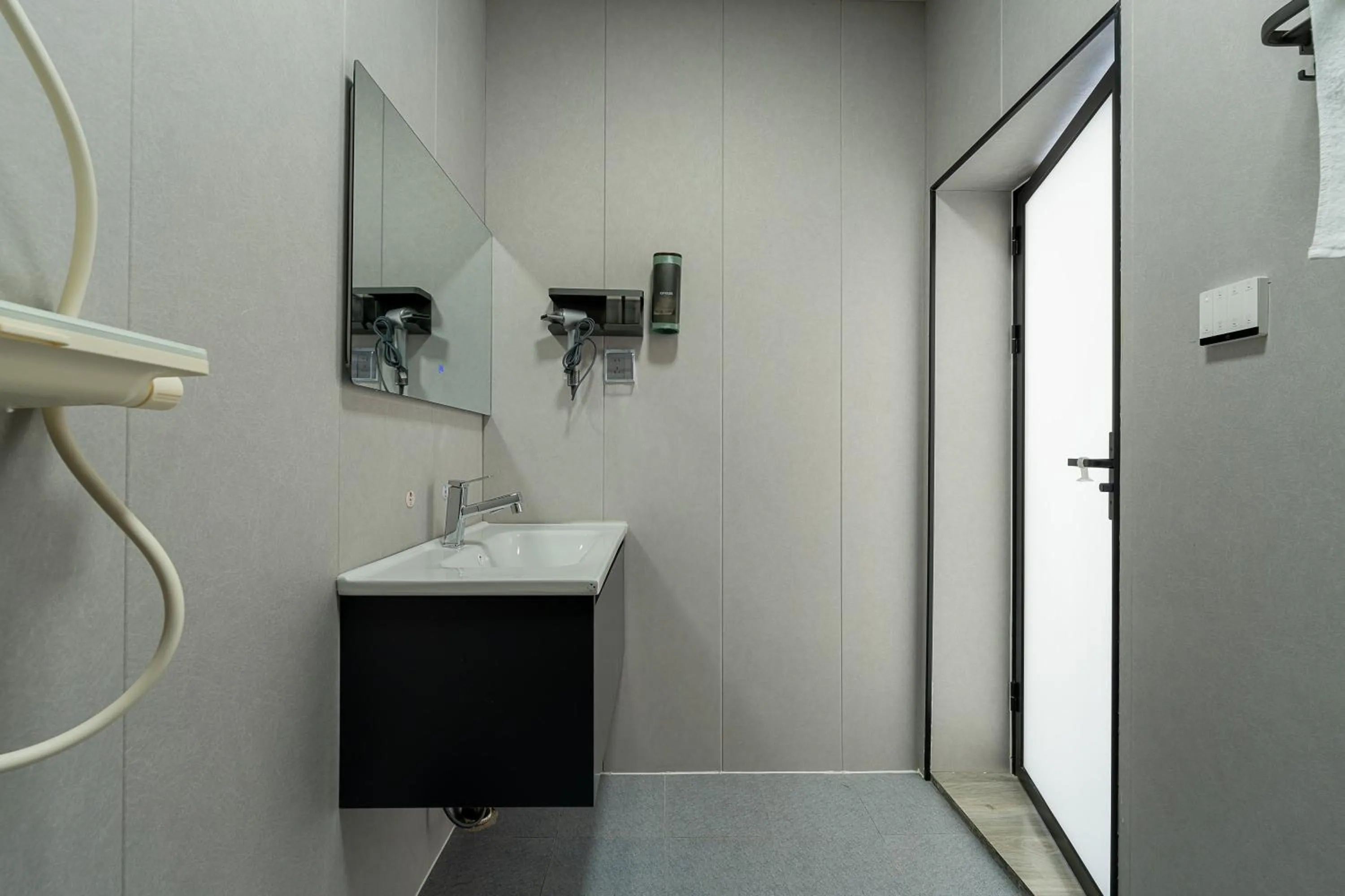 Shower in Wuyi Whispering Maple