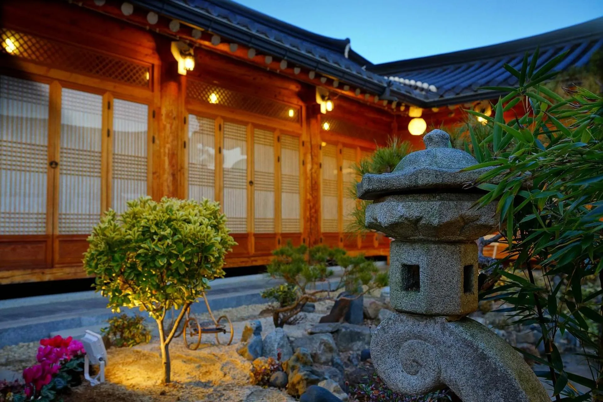 Jeonju Hanok Maeul Sukbak Sarang Gadeuk