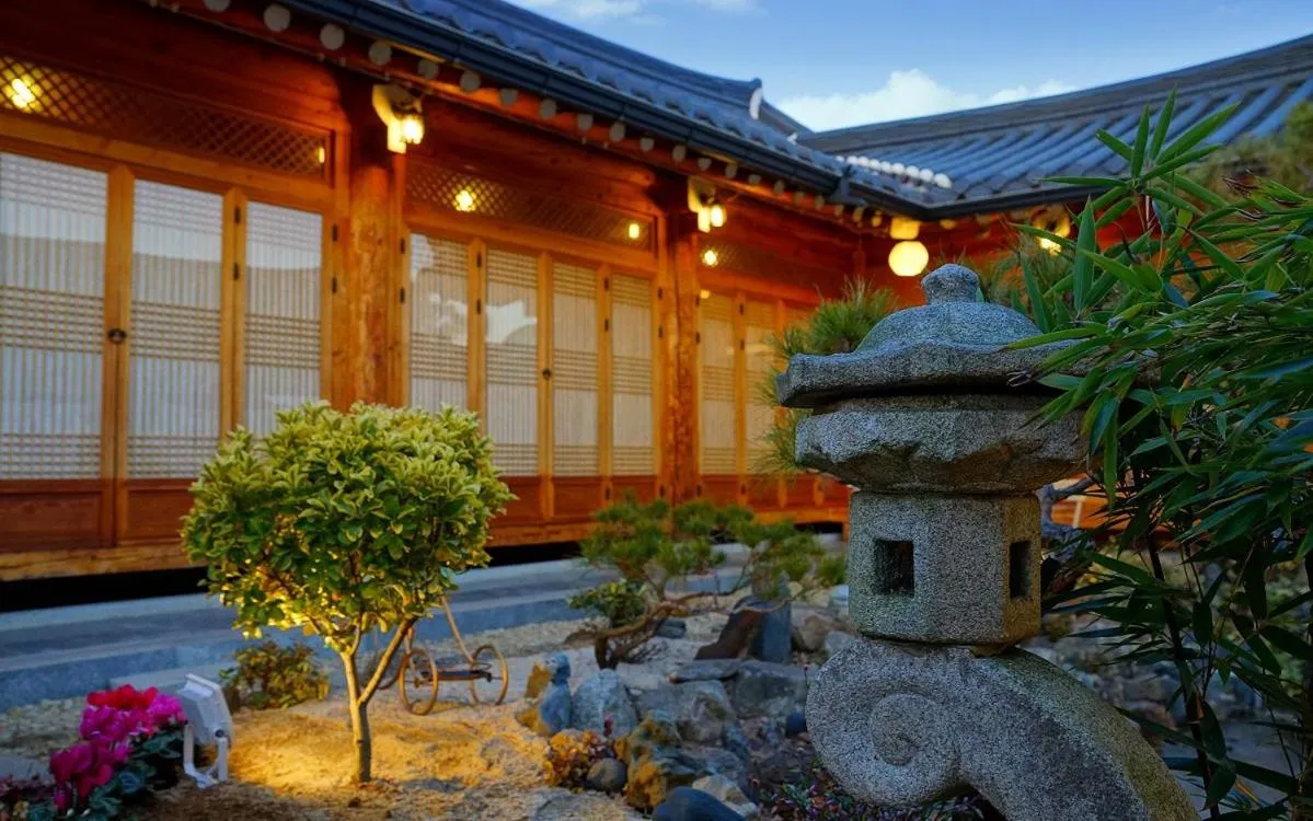 Jeonju Hanok Maeul Sukbak Sarang Gadeuk