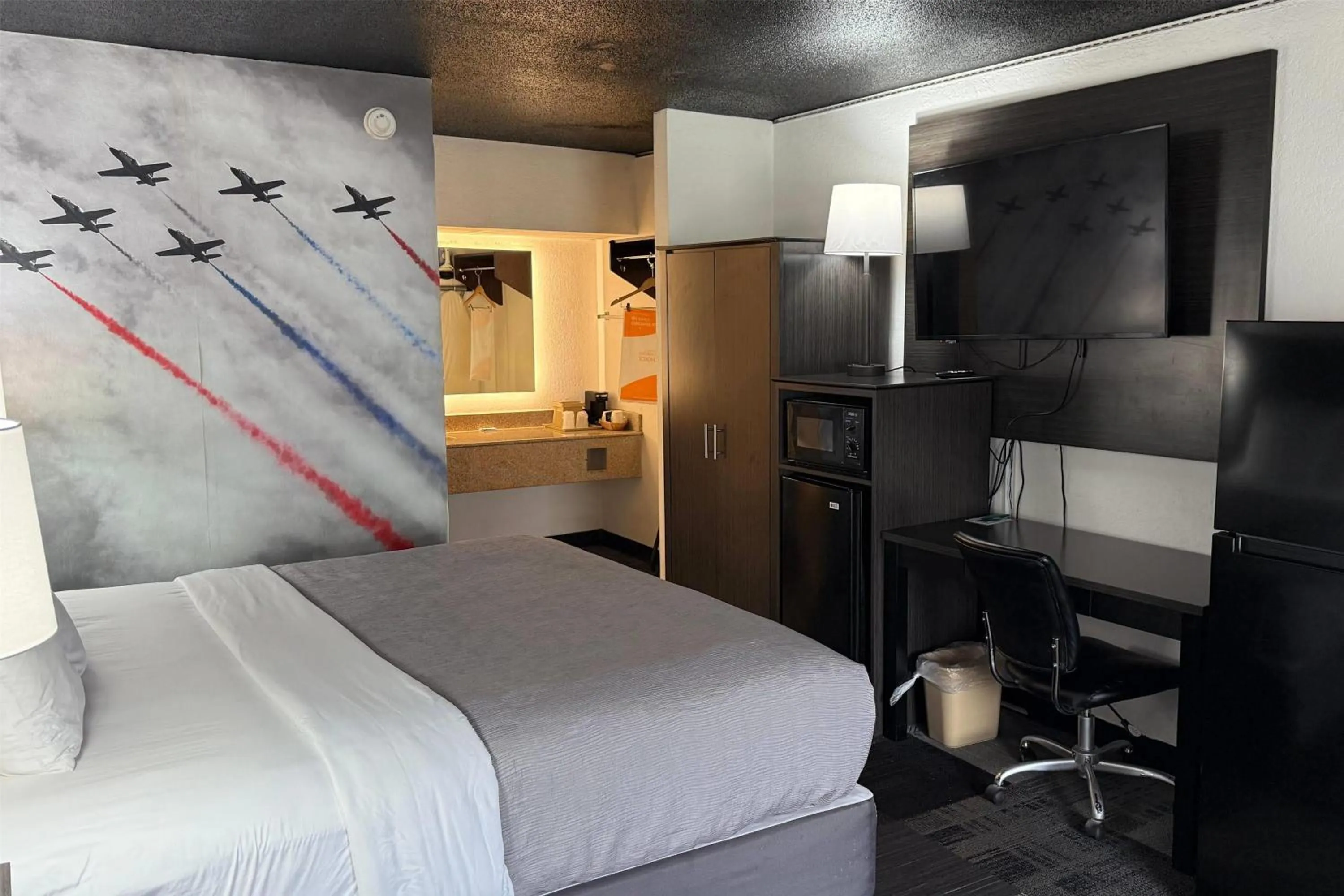 Photo of the whole room, Bed in Eglin Extended Stay Hotel, a Howard Johnson by Wyndham