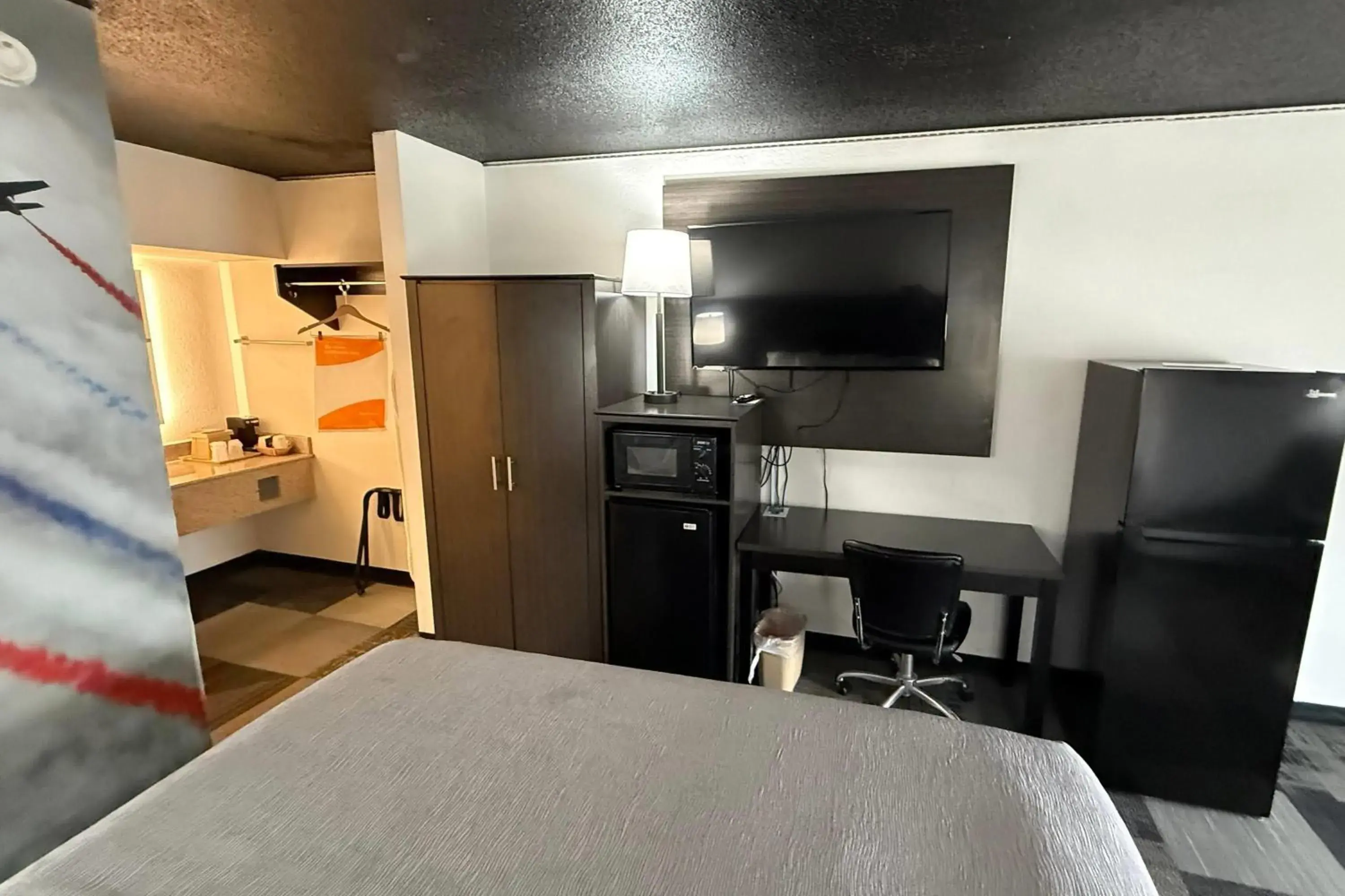 King Room - Non-Smoking in Eglin Extended Stay Hotel, a Howard Johnson by Wyndham King Room - Non-Smoking in Eglin Extended Stay Hotel, a Howard Johnson by Wyndham