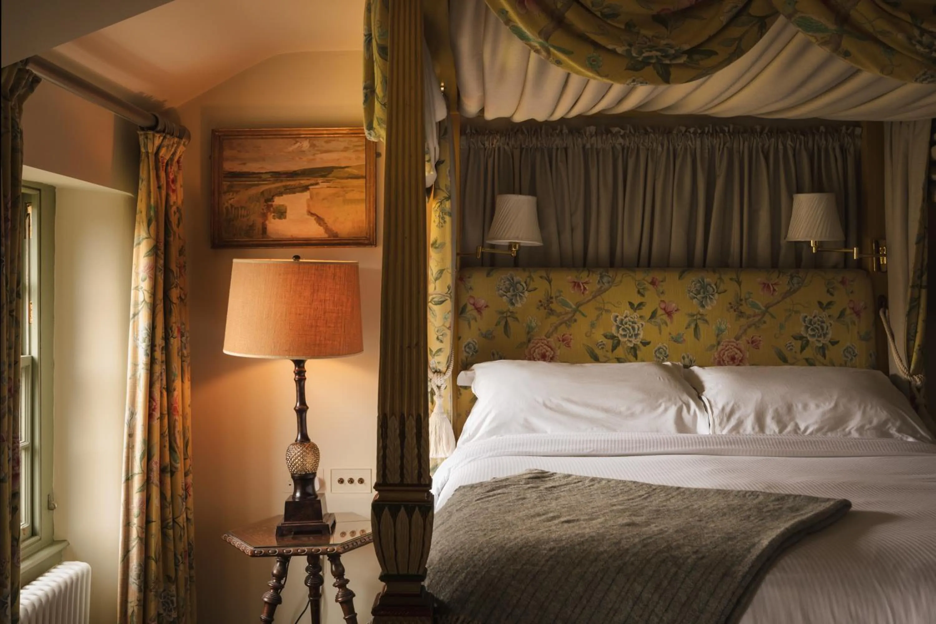 Bedroom, Bed in The Pilsley Inn - Chatsworth