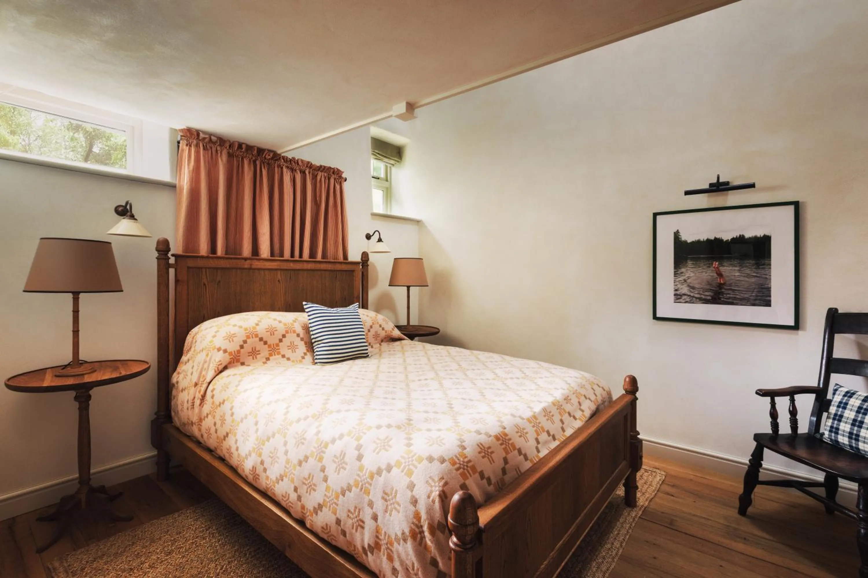 Bedroom, Bed in The Pilsley Inn - Chatsworth