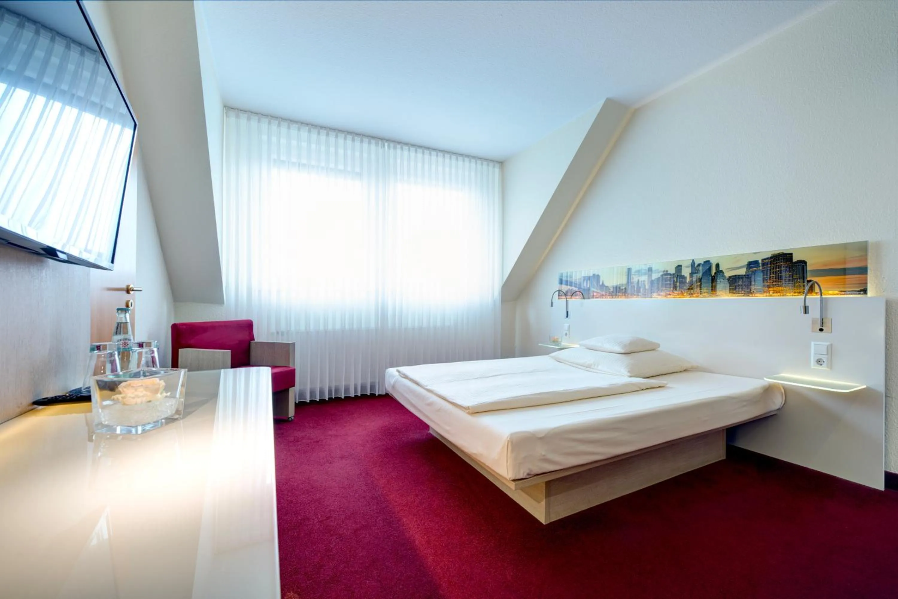 Photo of the whole room, Bed in Hotel-Restaurant Öhlers