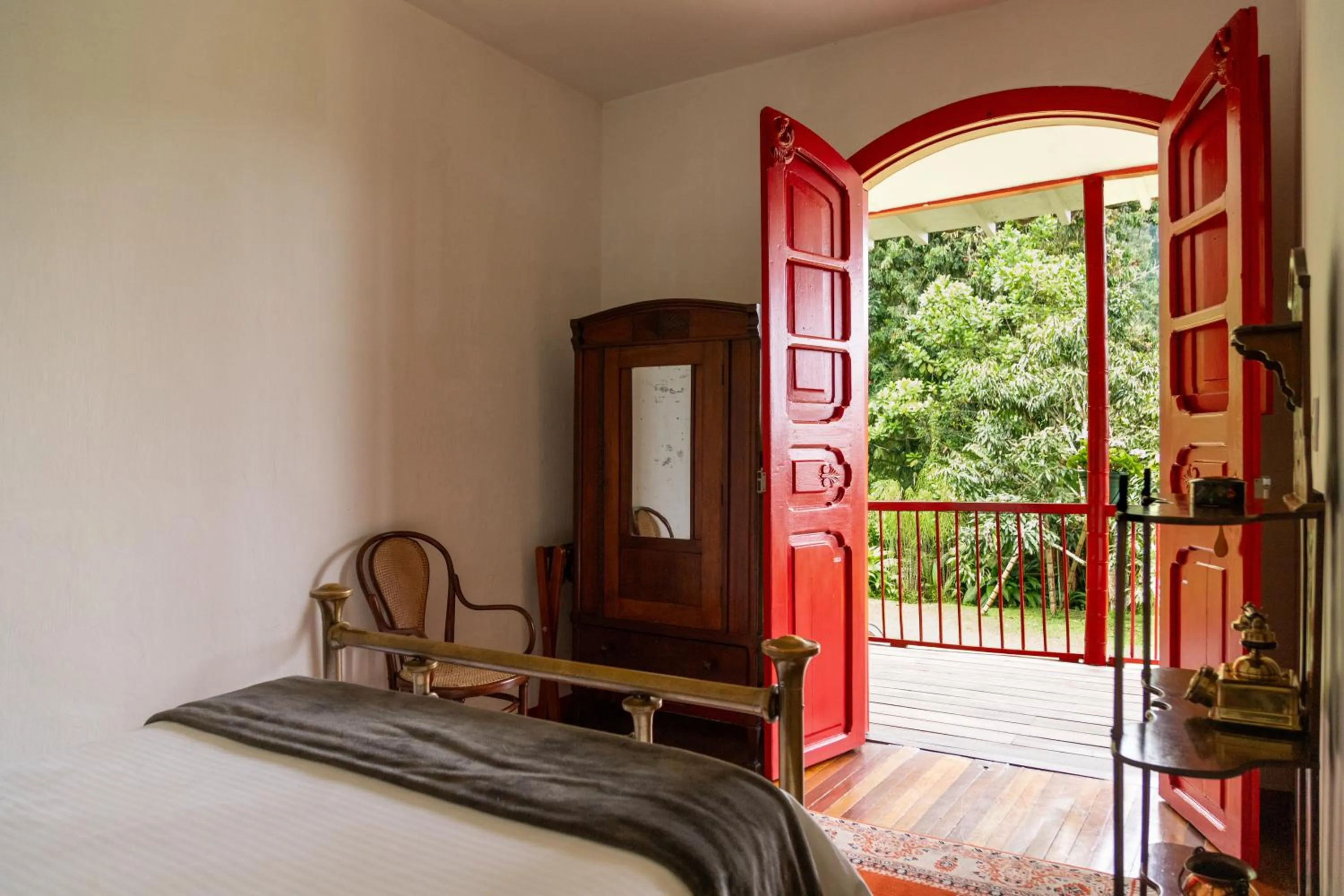 Bed in Hacienda Venecia Coffee Farm Hotel
