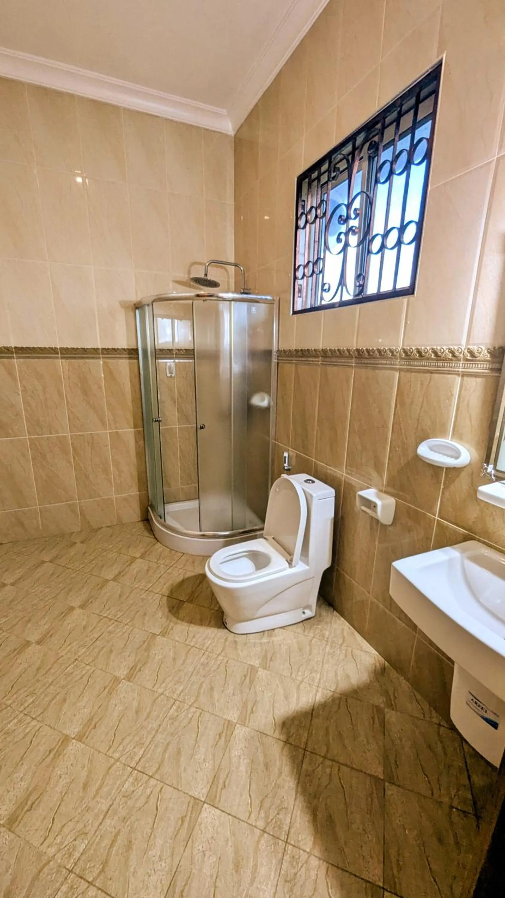 Toilet in Crown View Hotel