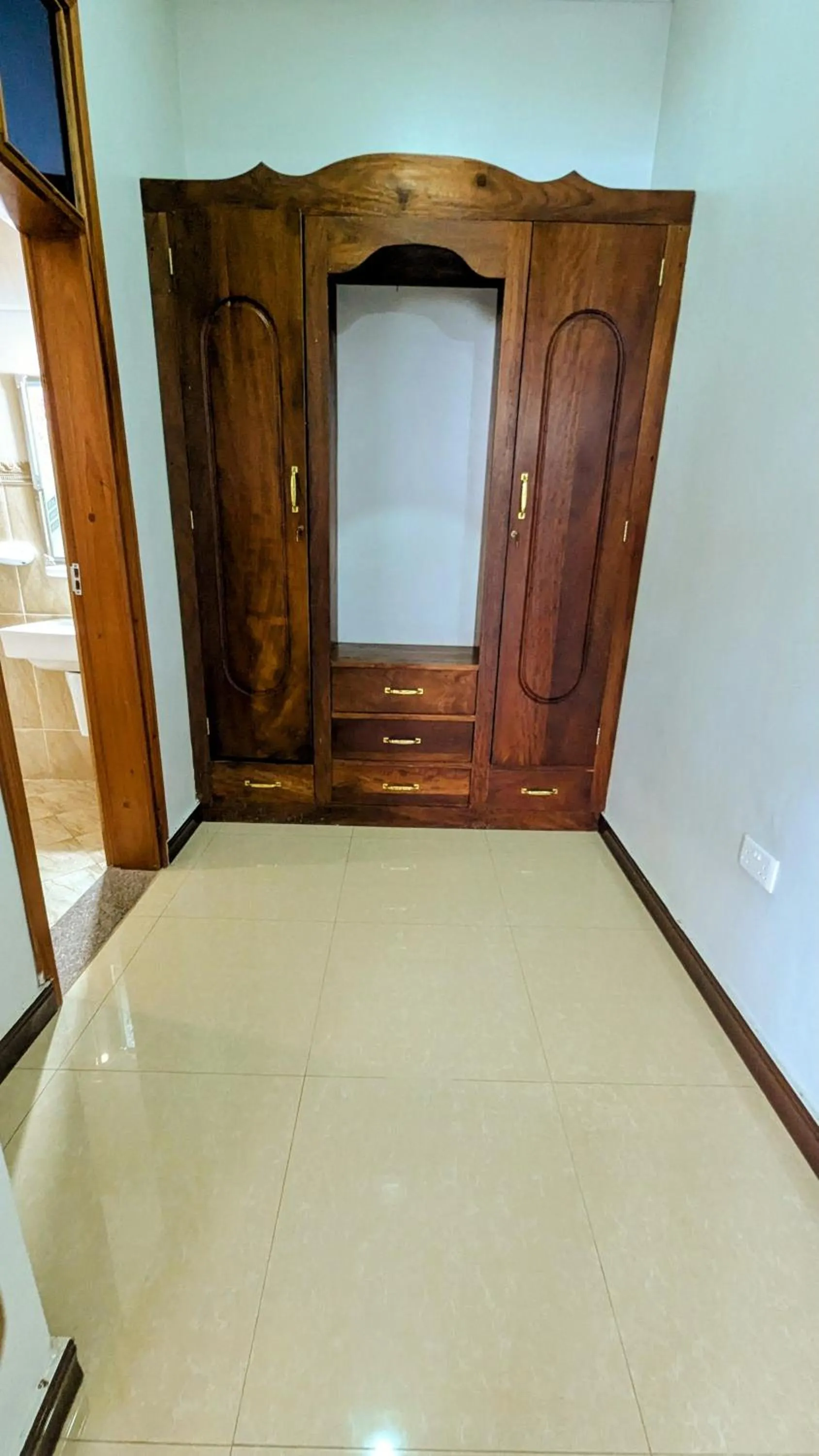 wardrobe in Crown View Hotel