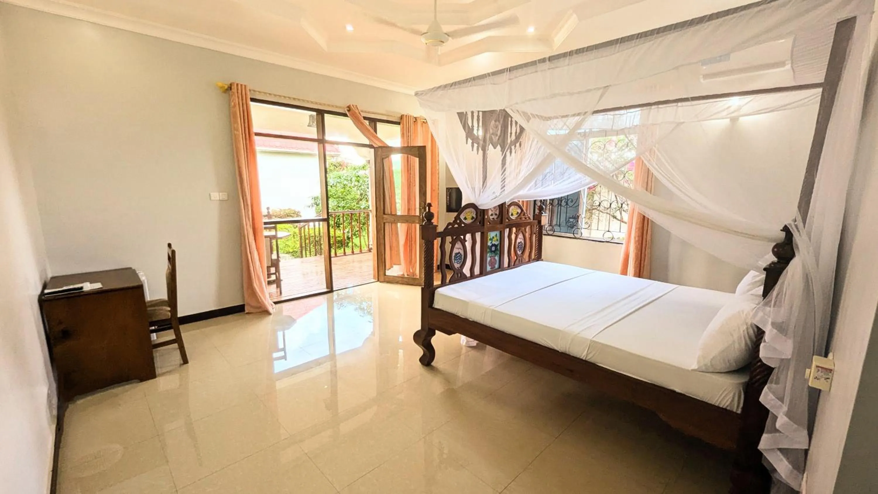 Photo of the whole room, Bed in Crown View Hotel