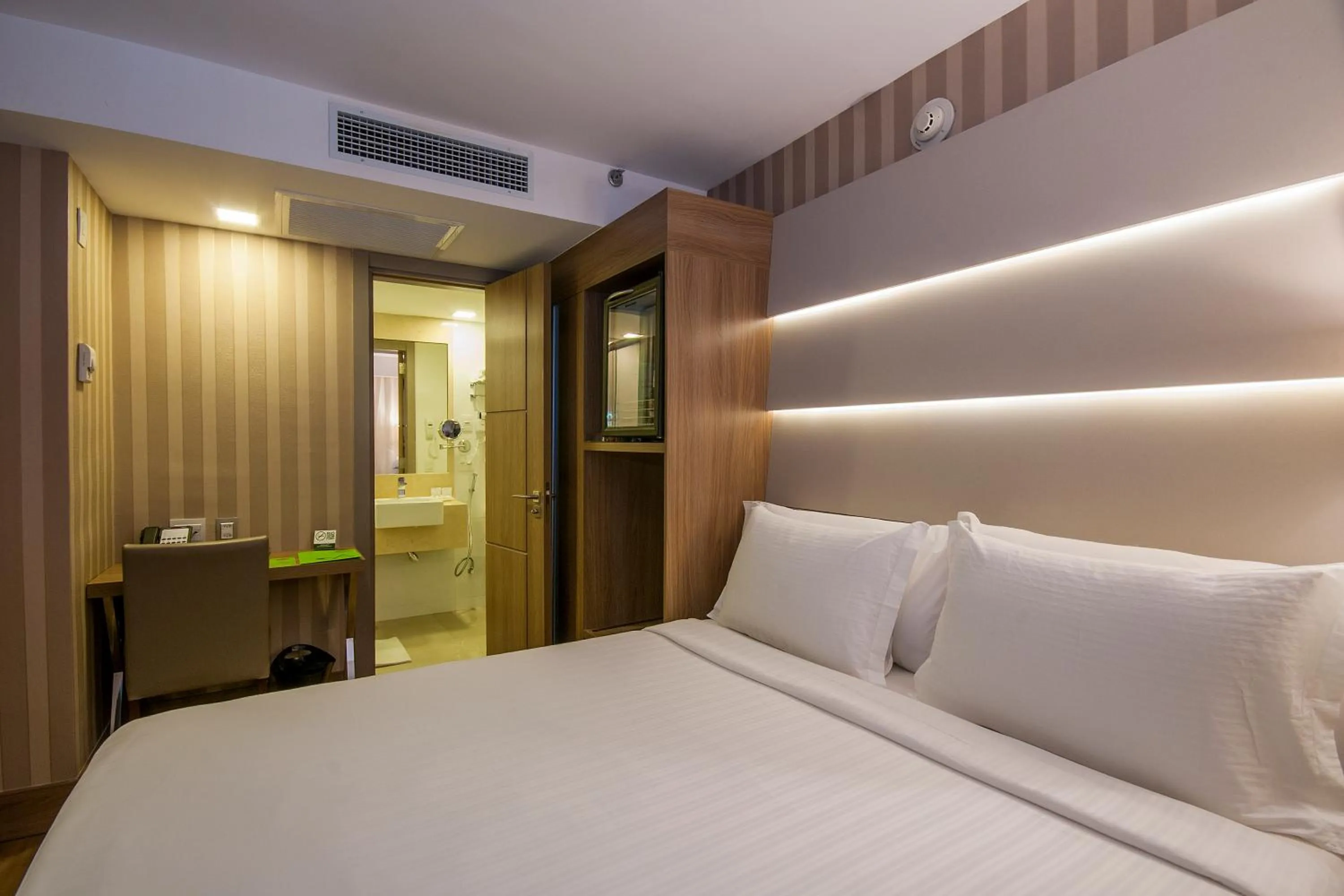 Bedroom, Bed in Américas Copacabana Hotel