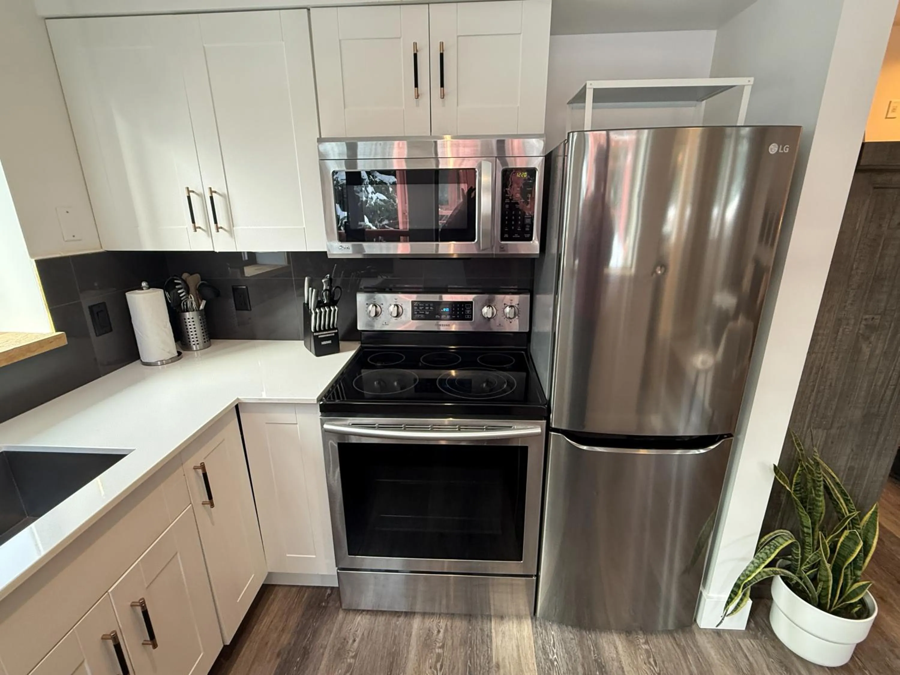 Kitchen or kitchenette in Alpenglow Lodge by Elevate Vacations