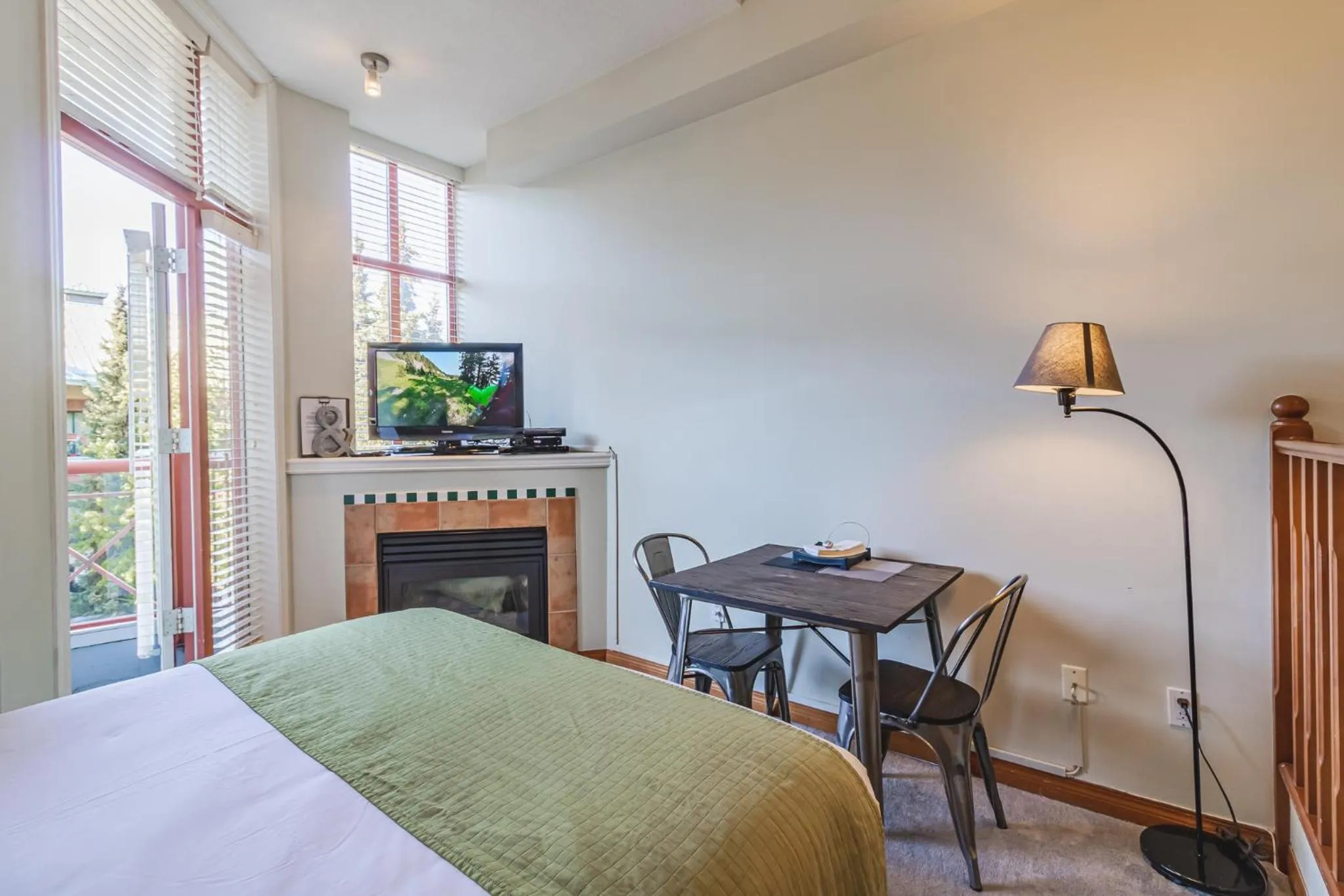 Photo of the whole room, Bed in Alpenglow Lodge by Elevate Vacations