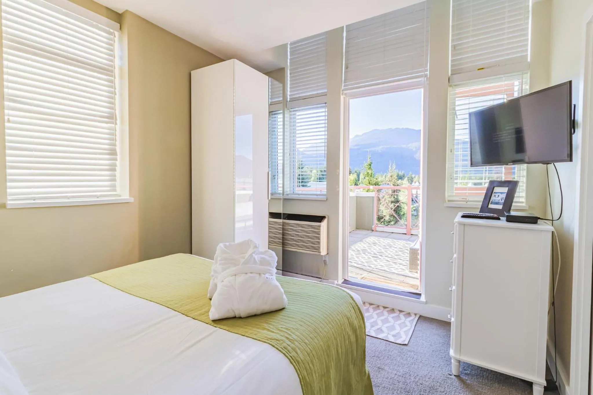 Bedroom, Bed in Alpenglow Lodge by Elevate Vacations