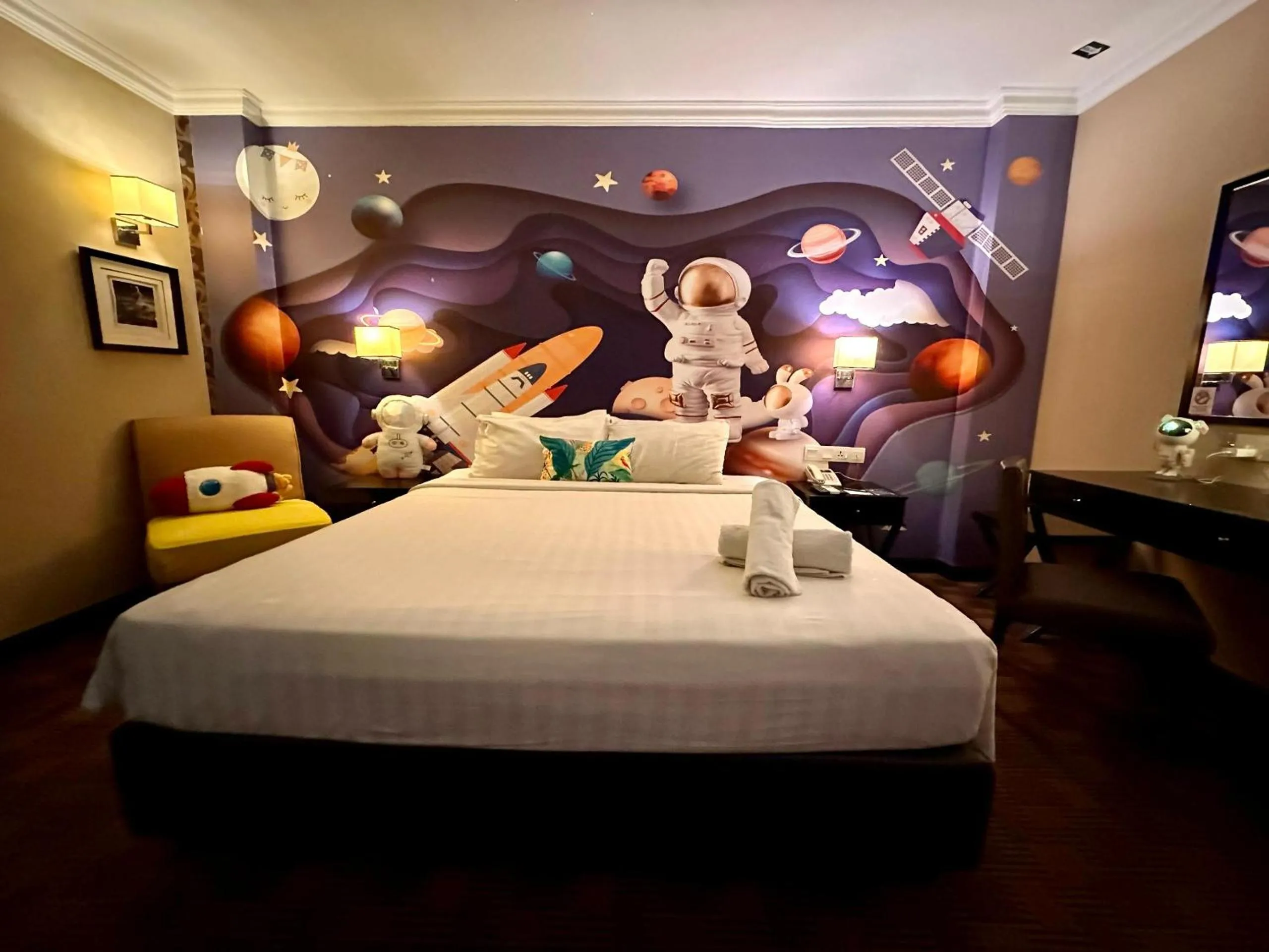 Bed in Merchant Hotel