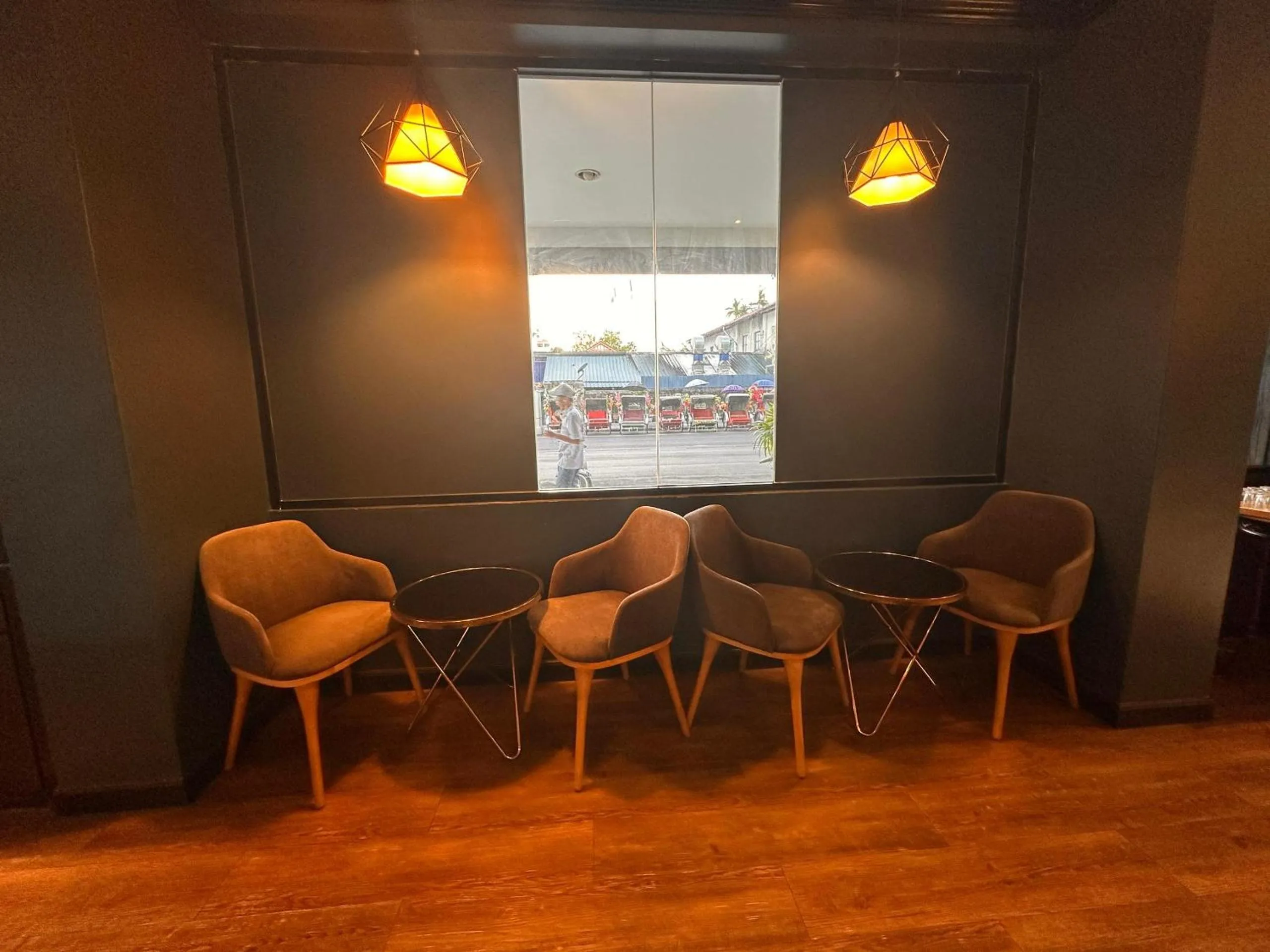 Restaurant/places to eat in Merchant Hotel