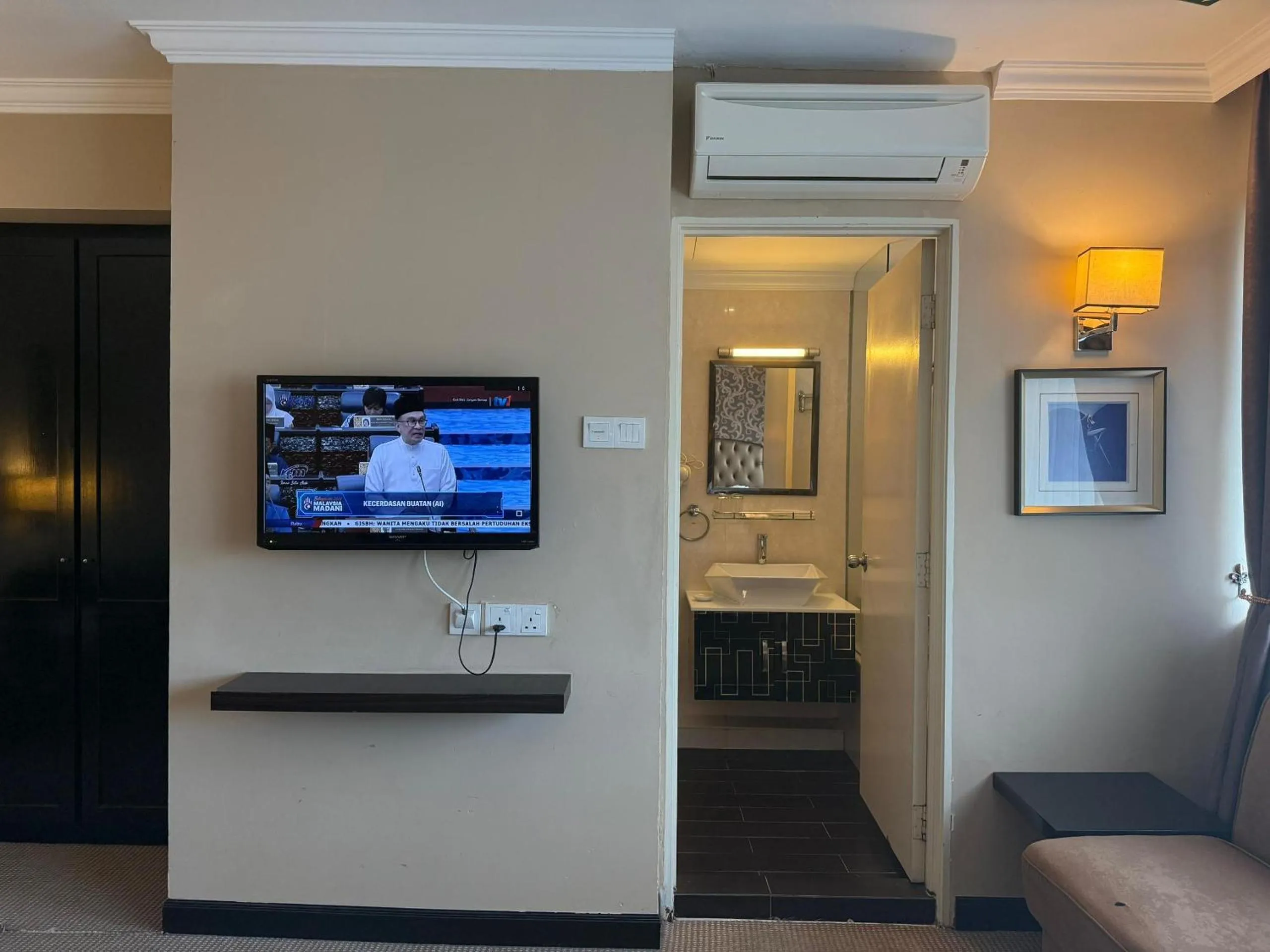 Bedroom in Merchant Hotel