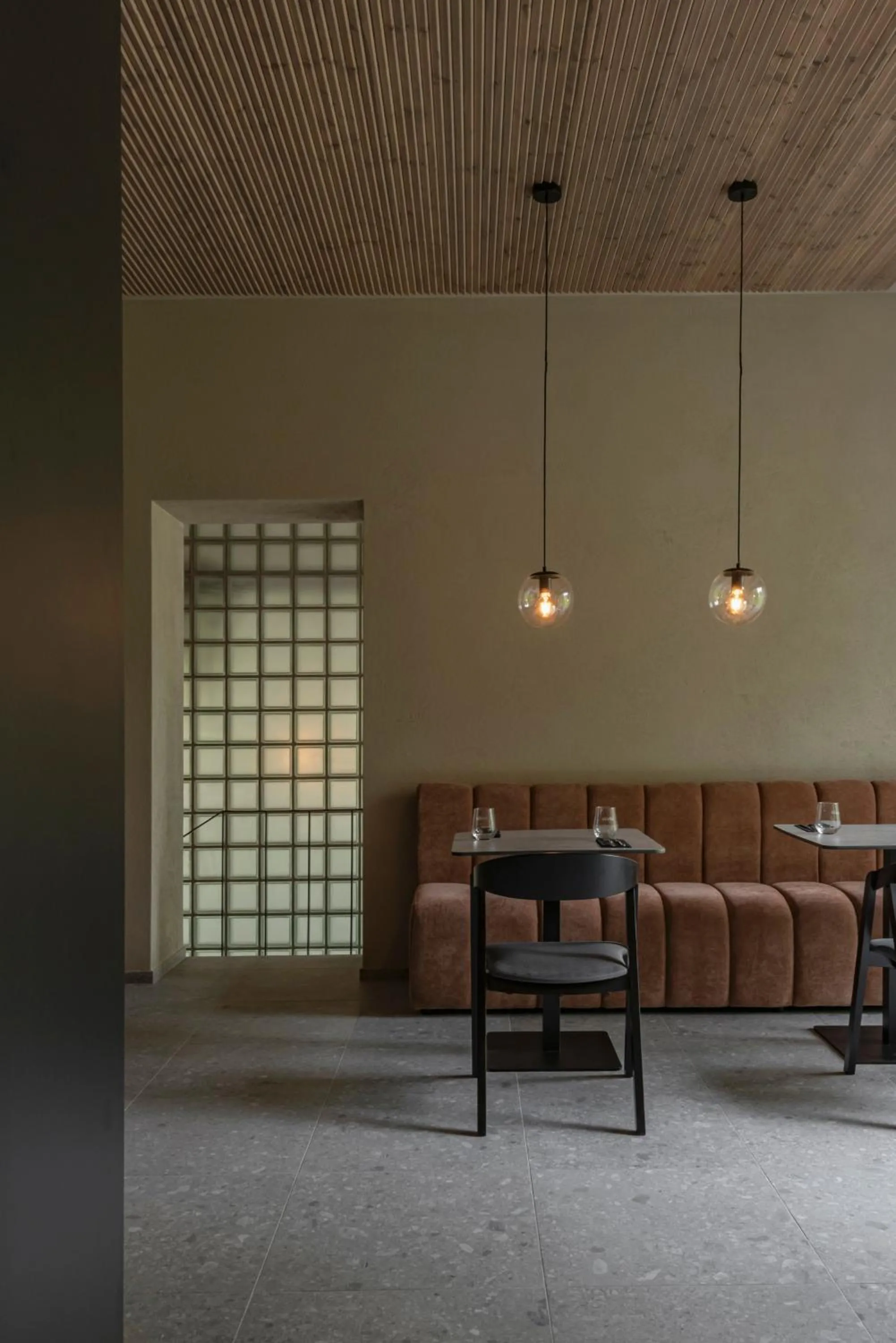 Restaurant/places to eat in LAJOS Hotel