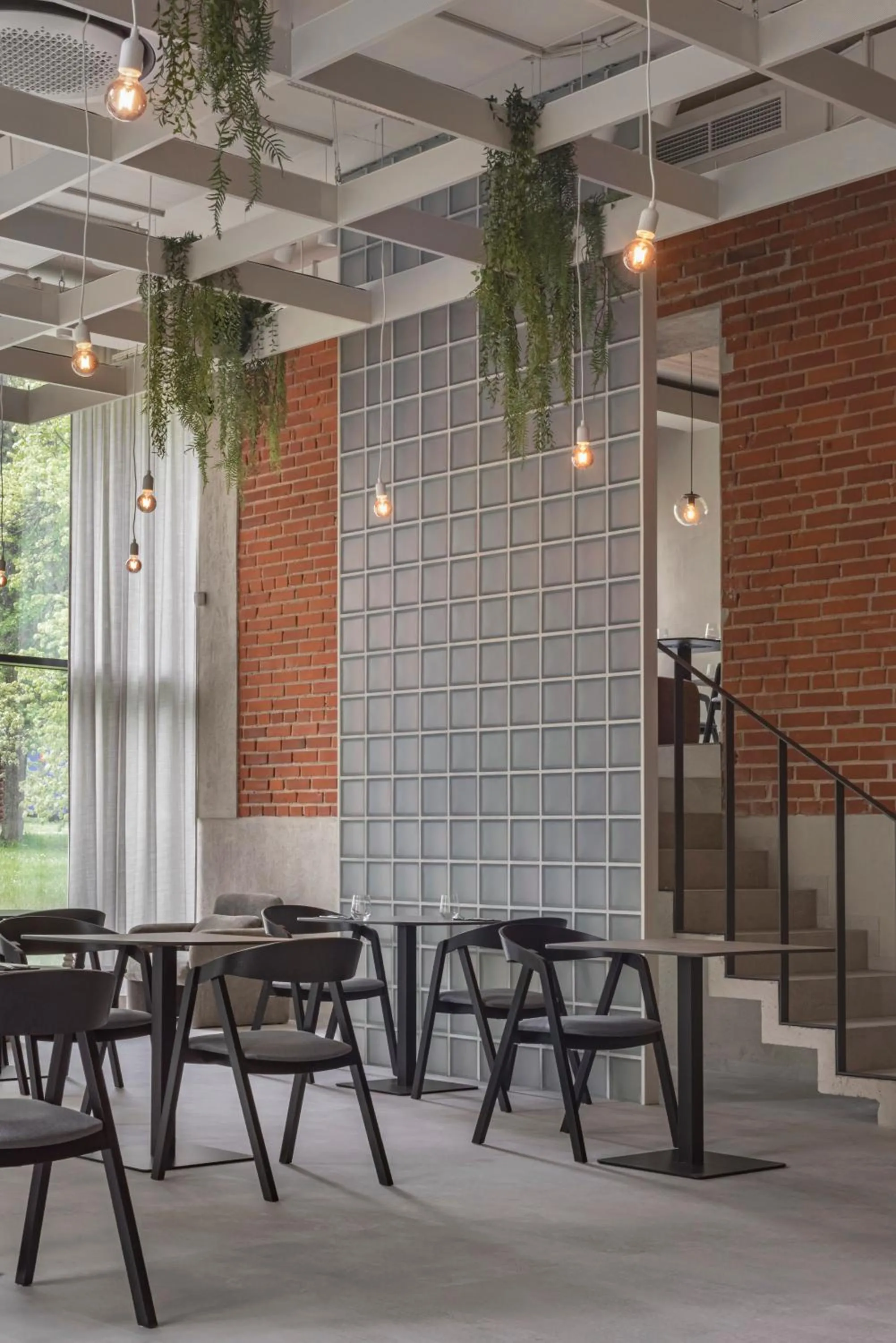 Restaurant/places to eat in LAJOS Hotel