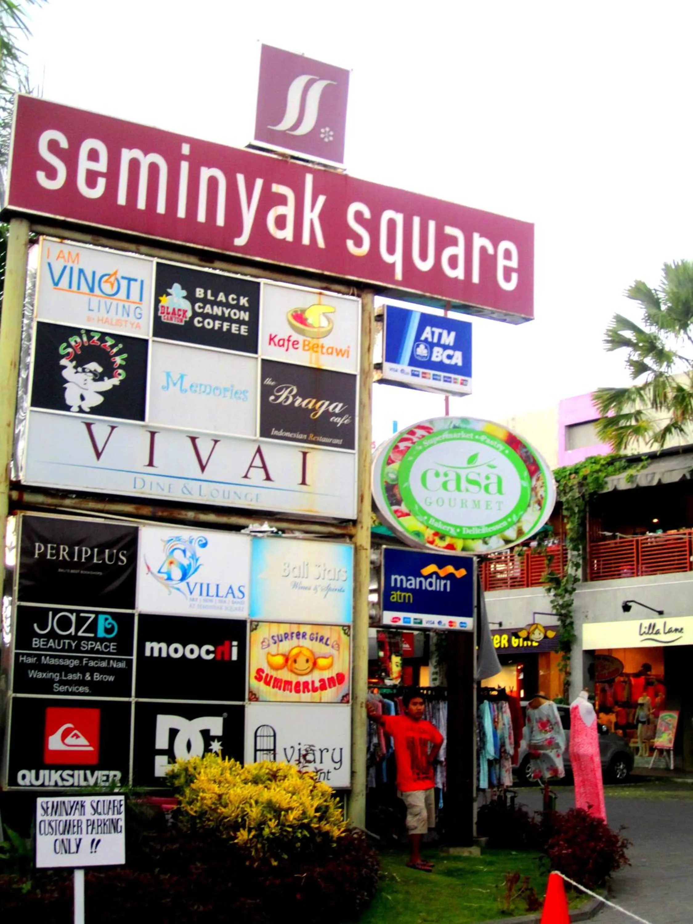 Shopping Area in Sky Suites