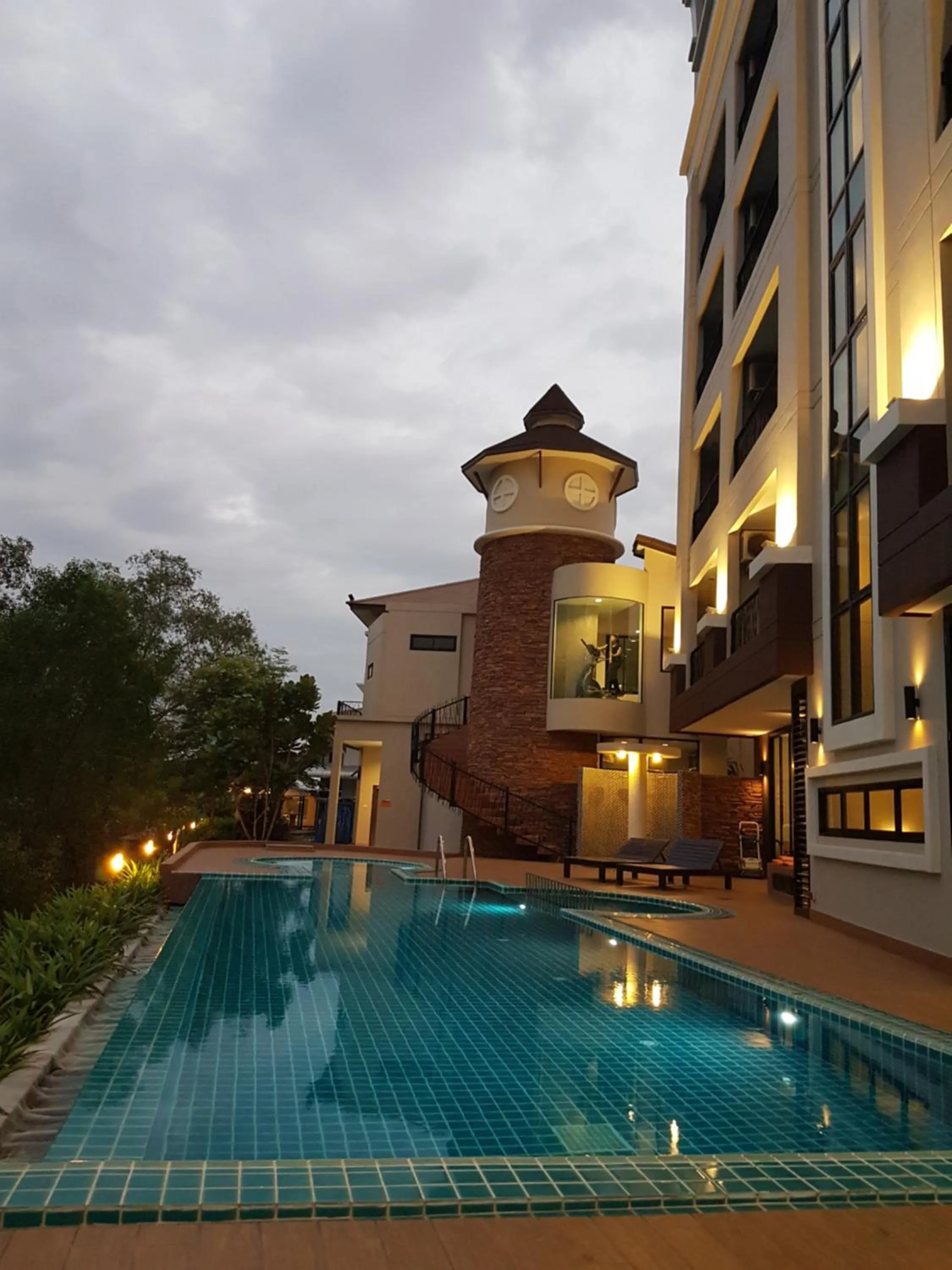 Swimming pool in Coco View Hotel