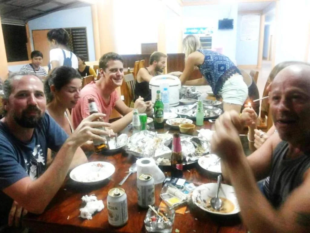 Restaurant/places to eat in Peace Lanta Mansion