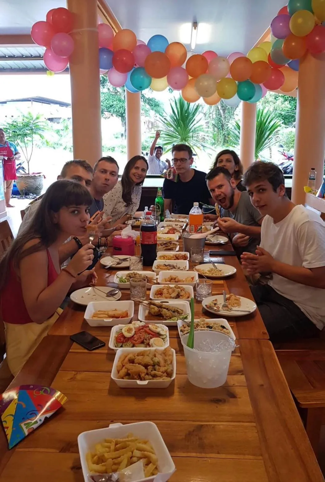 Restaurant/places to eat in Peace Lanta Mansion