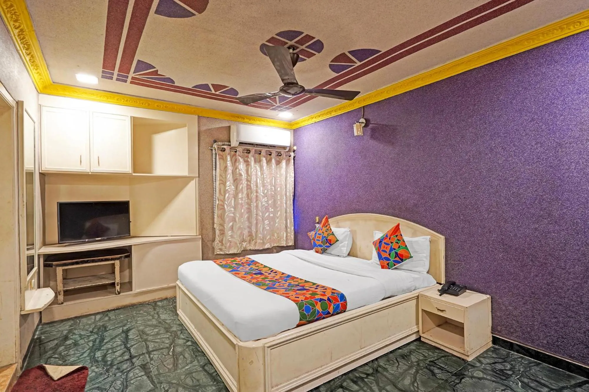 Bed in FabHotel Bridge