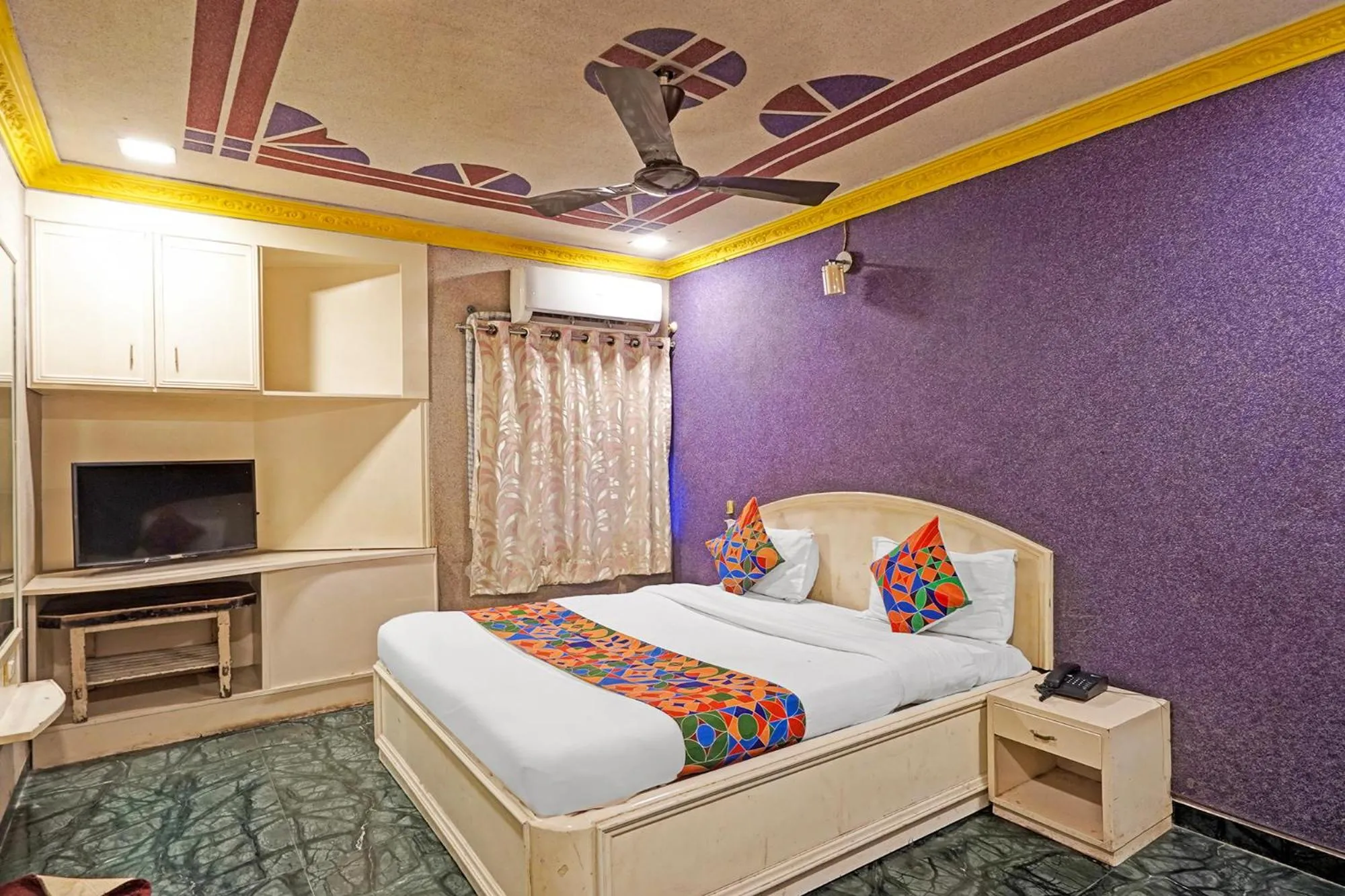 Bed in FabHotel Bridge