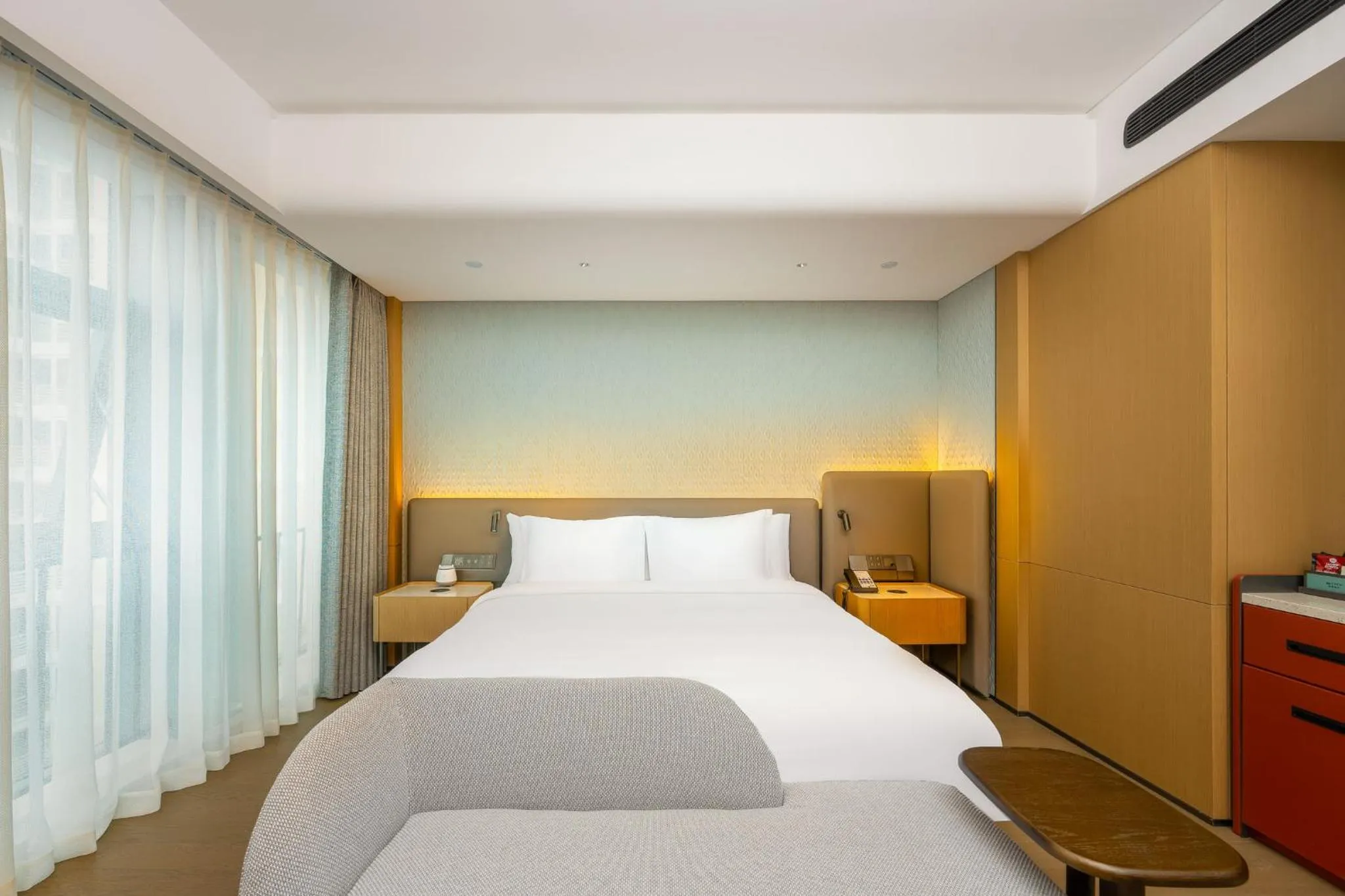 Photo of the whole room, Bed in EVEN Hotel Quanzhou City Center by IHG