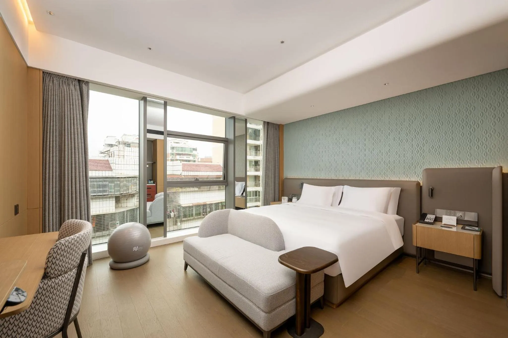 Photo of the whole room, Bed in EVEN Hotel Quanzhou City Center by IHG