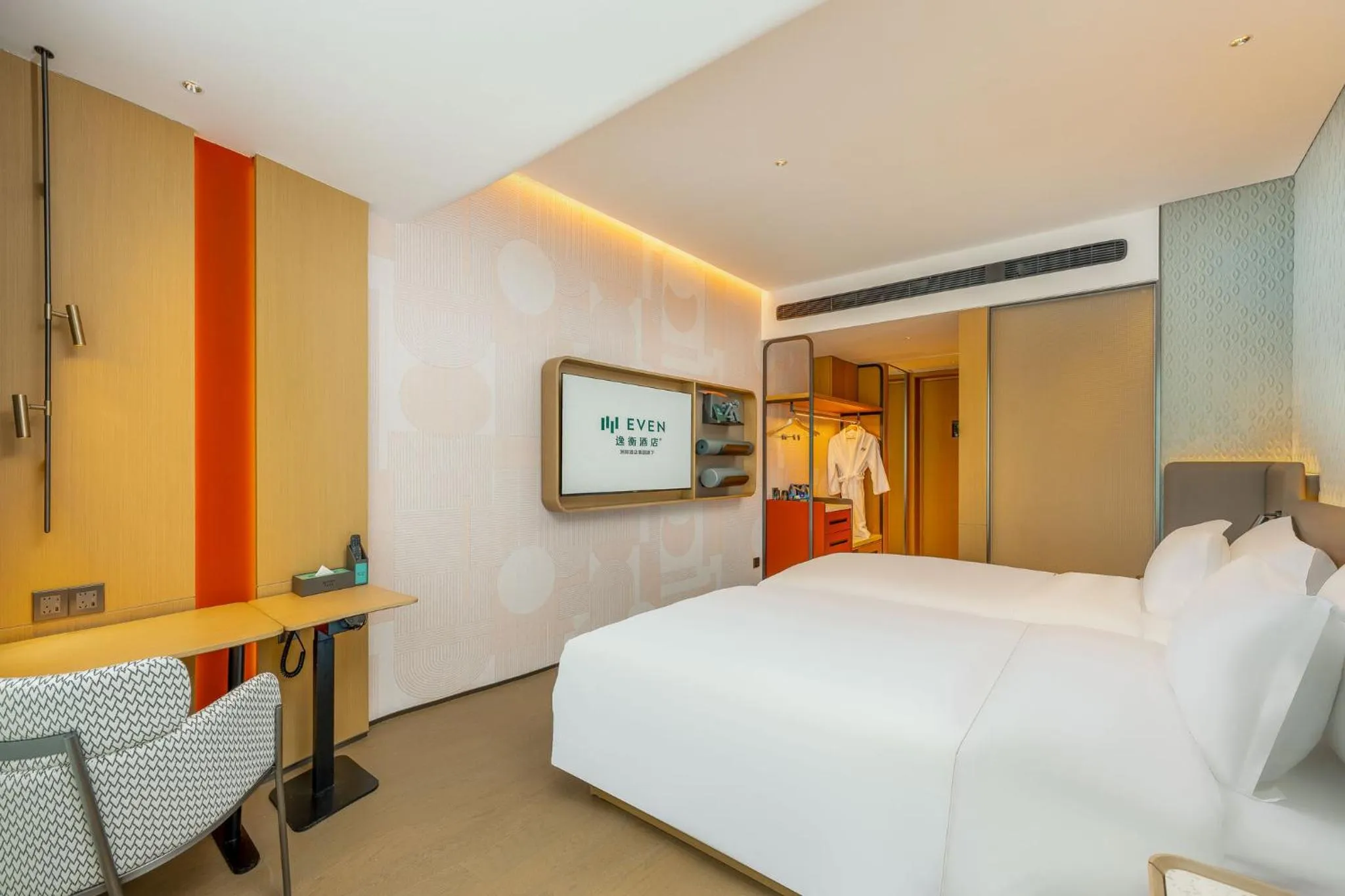 Photo of the whole room, Bed in EVEN Hotel Quanzhou City Center by IHG