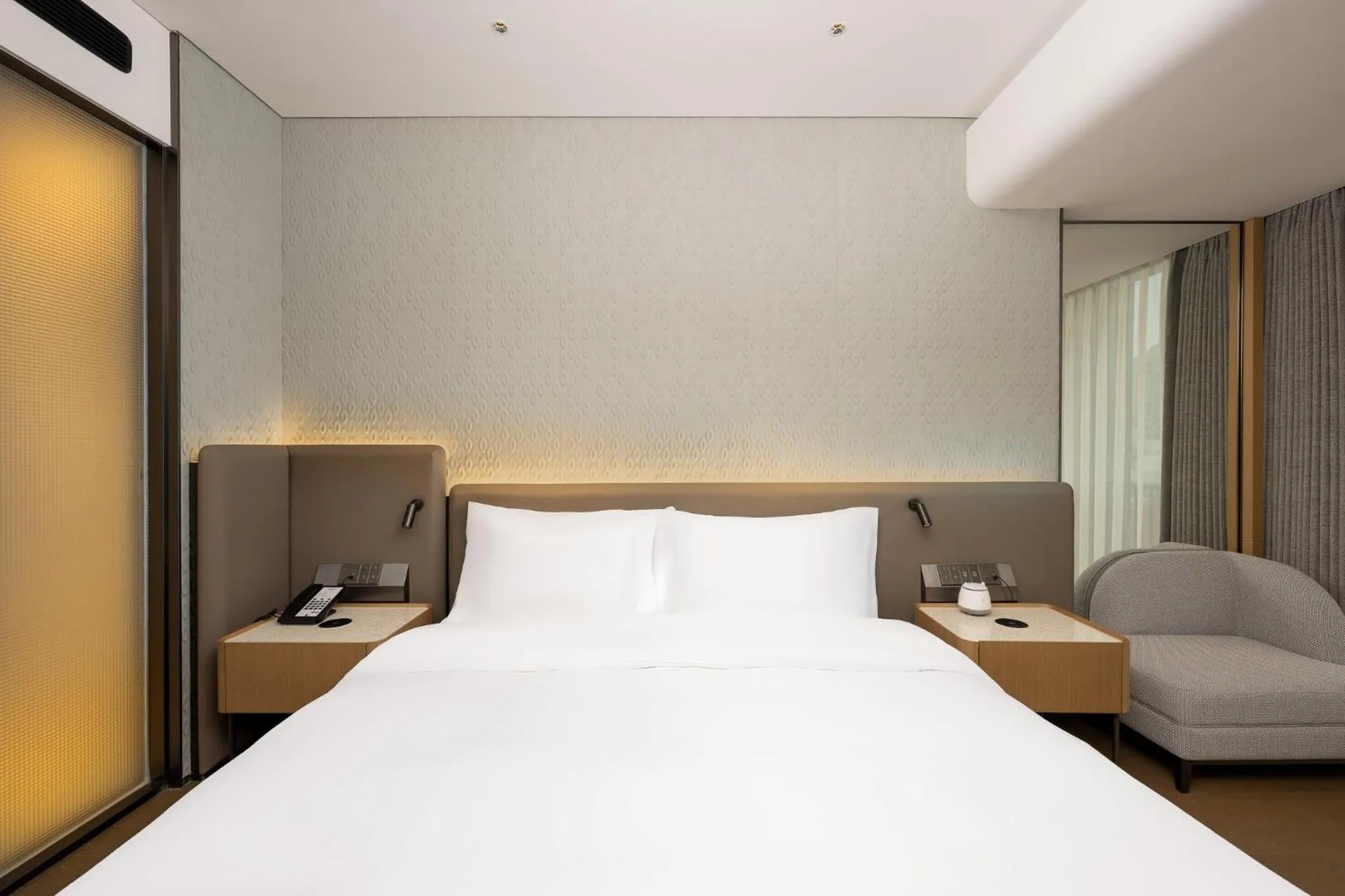 Photo of the whole room, Bed in EVEN Hotel Quanzhou City Center by IHG