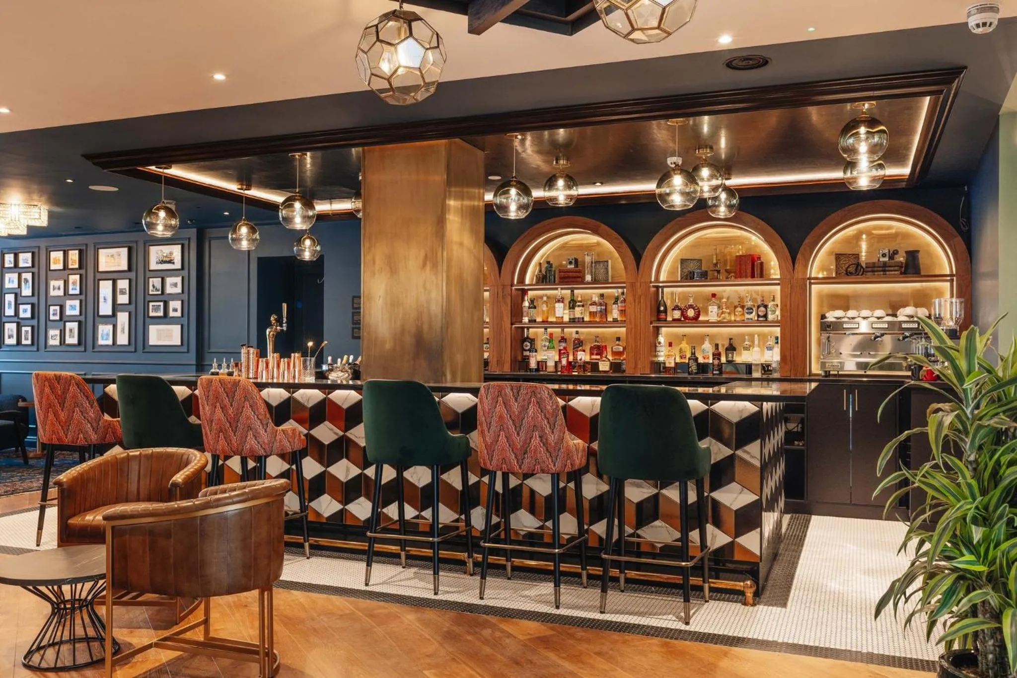 Lounge or bar in Hotel Indigo London Clerkenwell by IHG