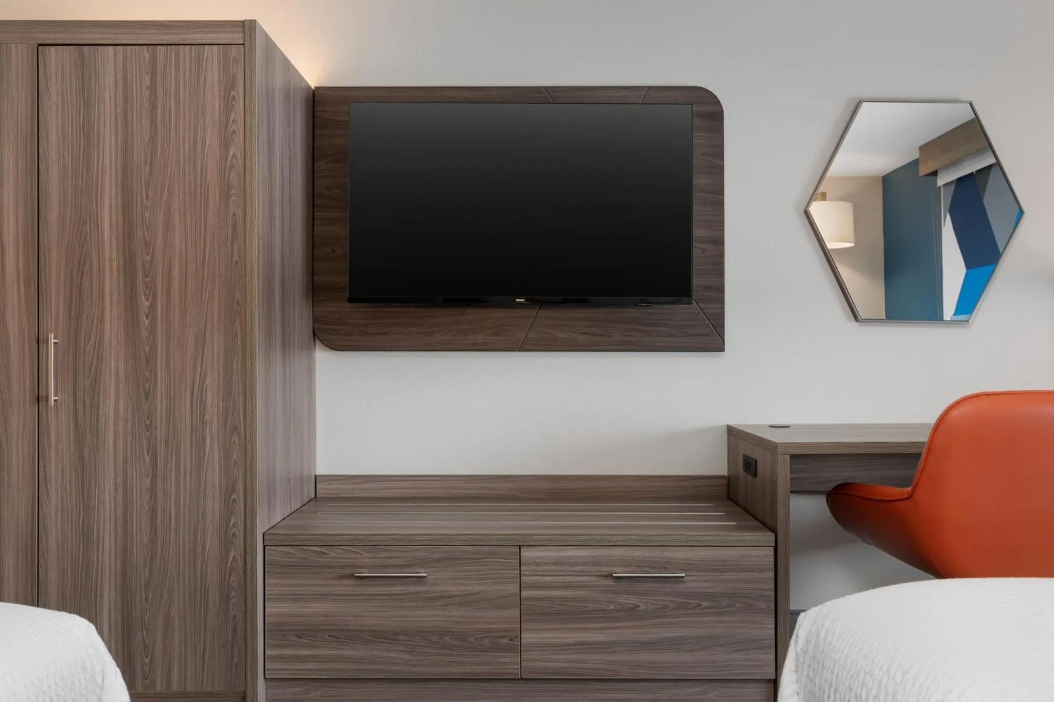 Photo of the whole room, Bed in Holiday Inn Express & Suites Westfield - Indianapolis by IHG